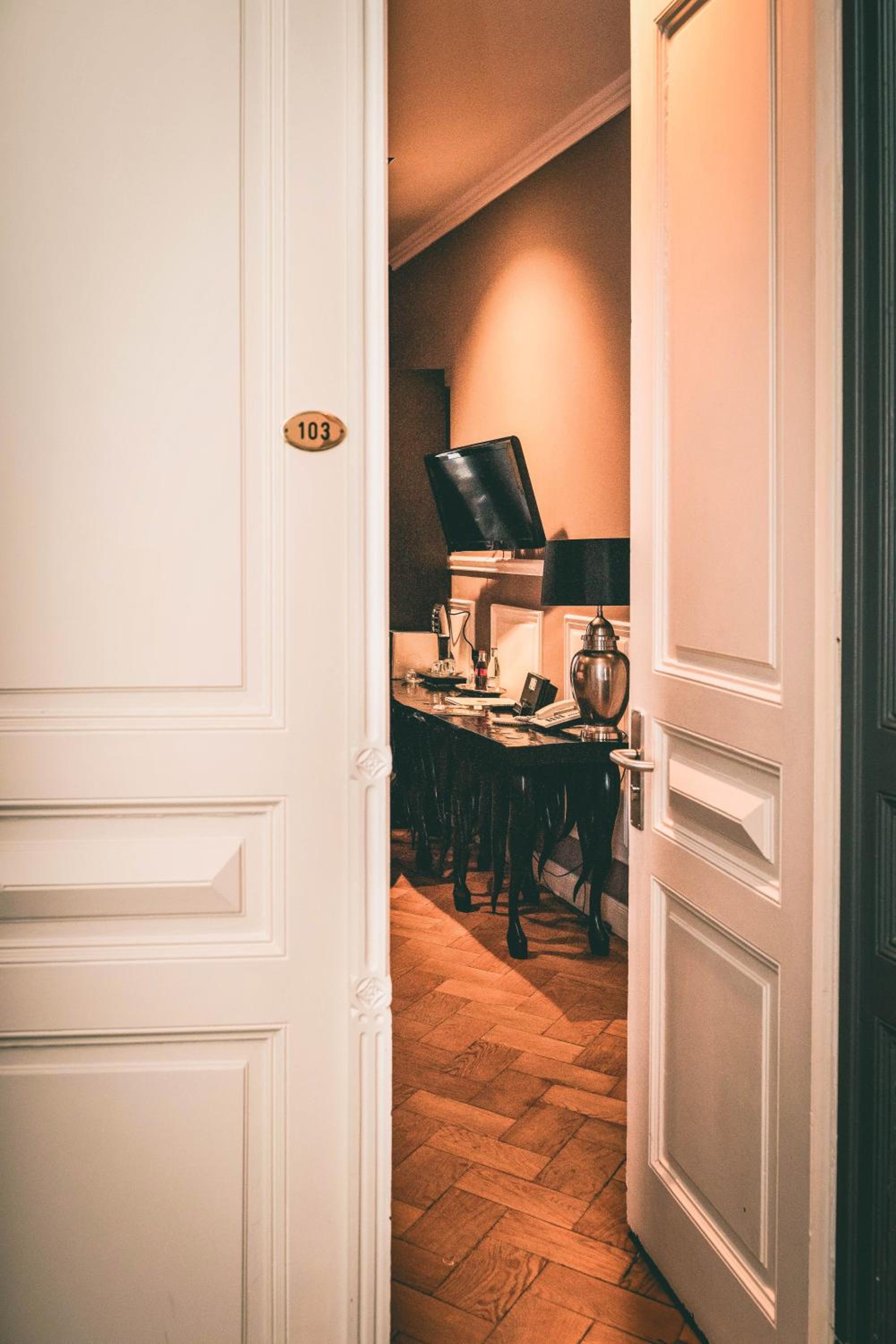L Room