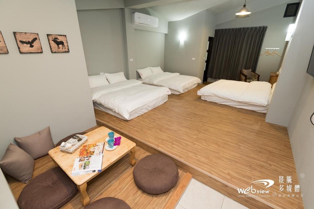 Quadruple Room with Mountain View photo 2