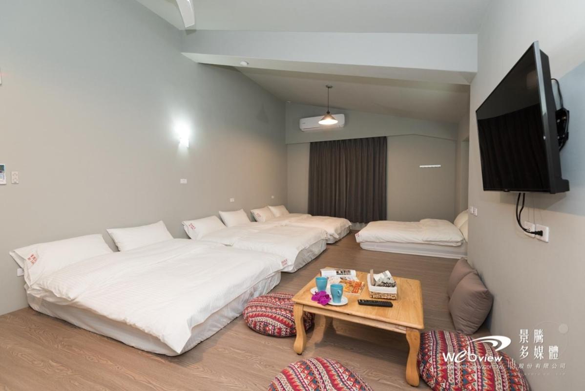 Family Room with Mountain View photo 1