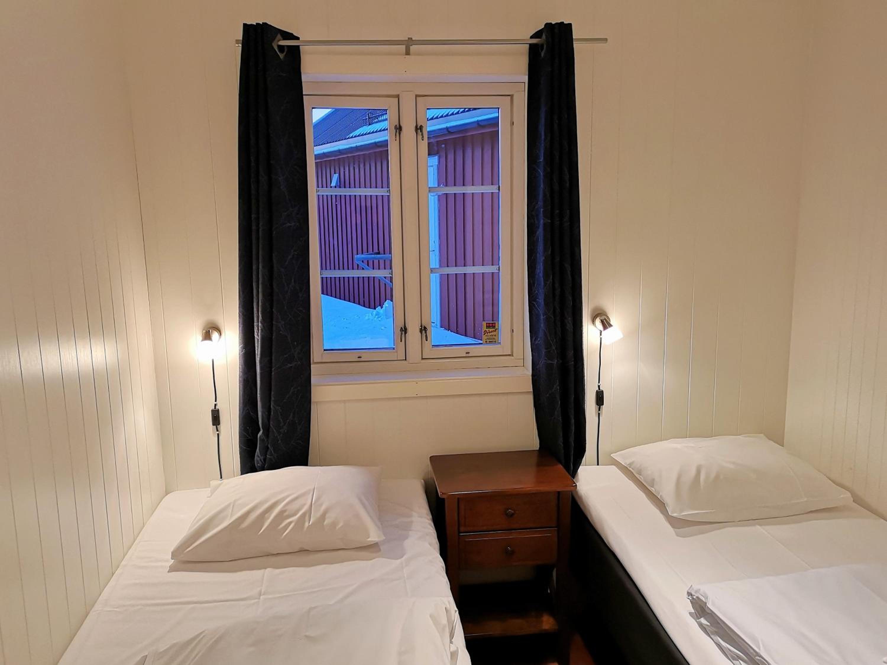 Two-Bedroom House - Photo 7