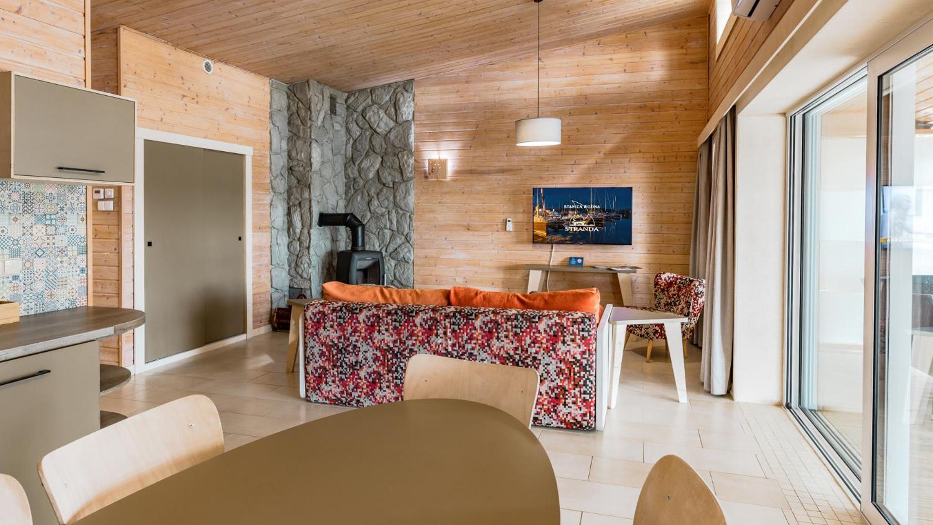 Two-Bedroom Apartment with Lake View photo 3