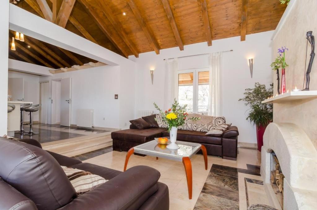 Vier Schlafzimmer Villa mit Swimmingpool
