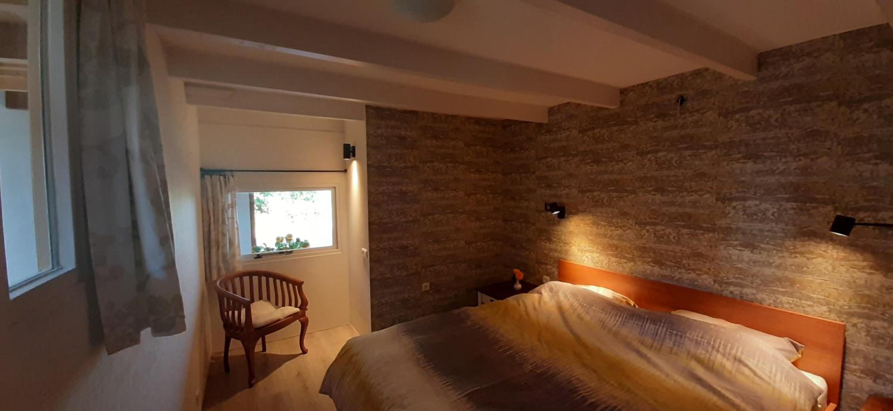 King Room with Roll-In Shower - Disability Access photo 2