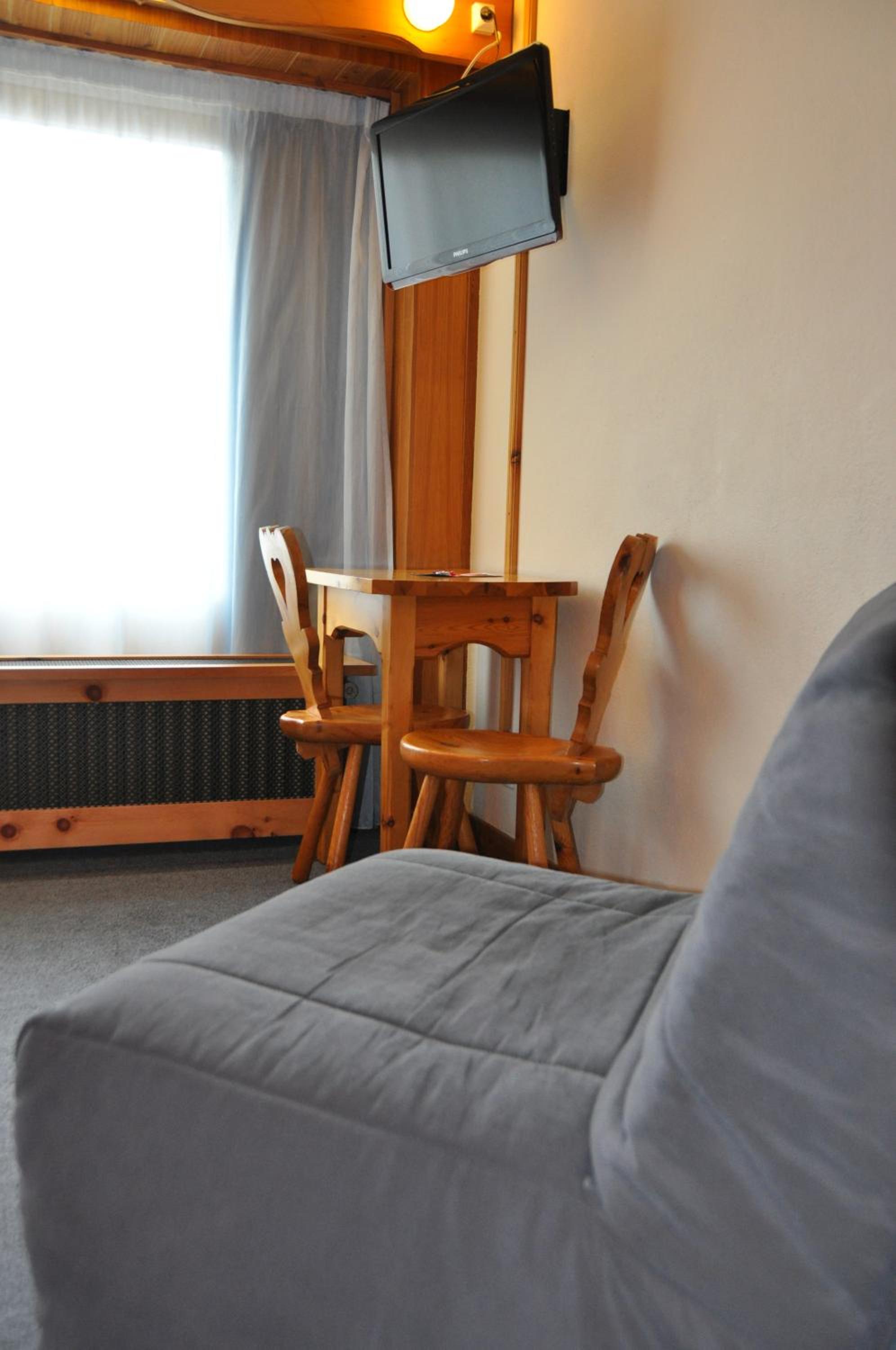 Triple Room with Double Bed photo 3