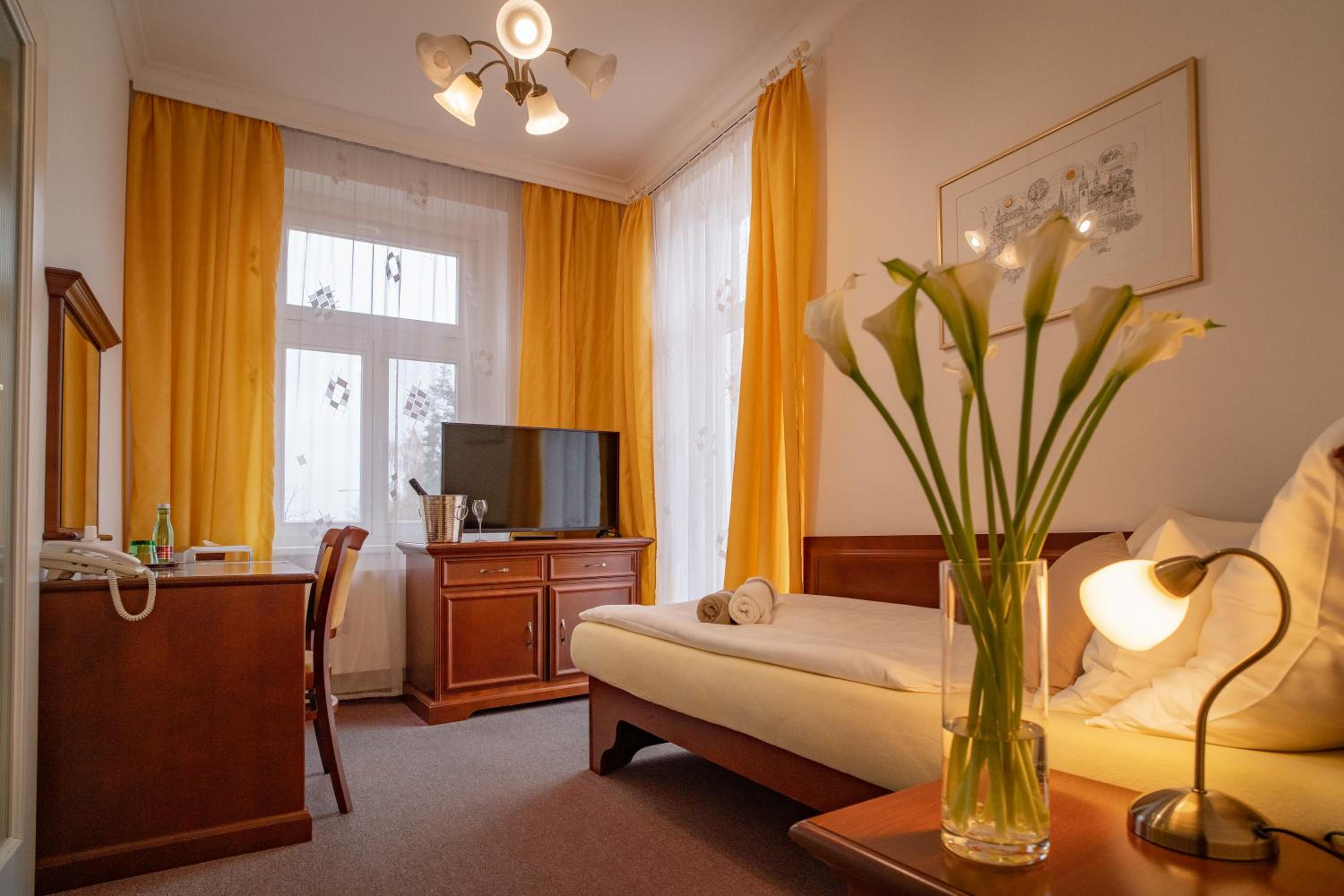 Comfort Single Room-in the building next door