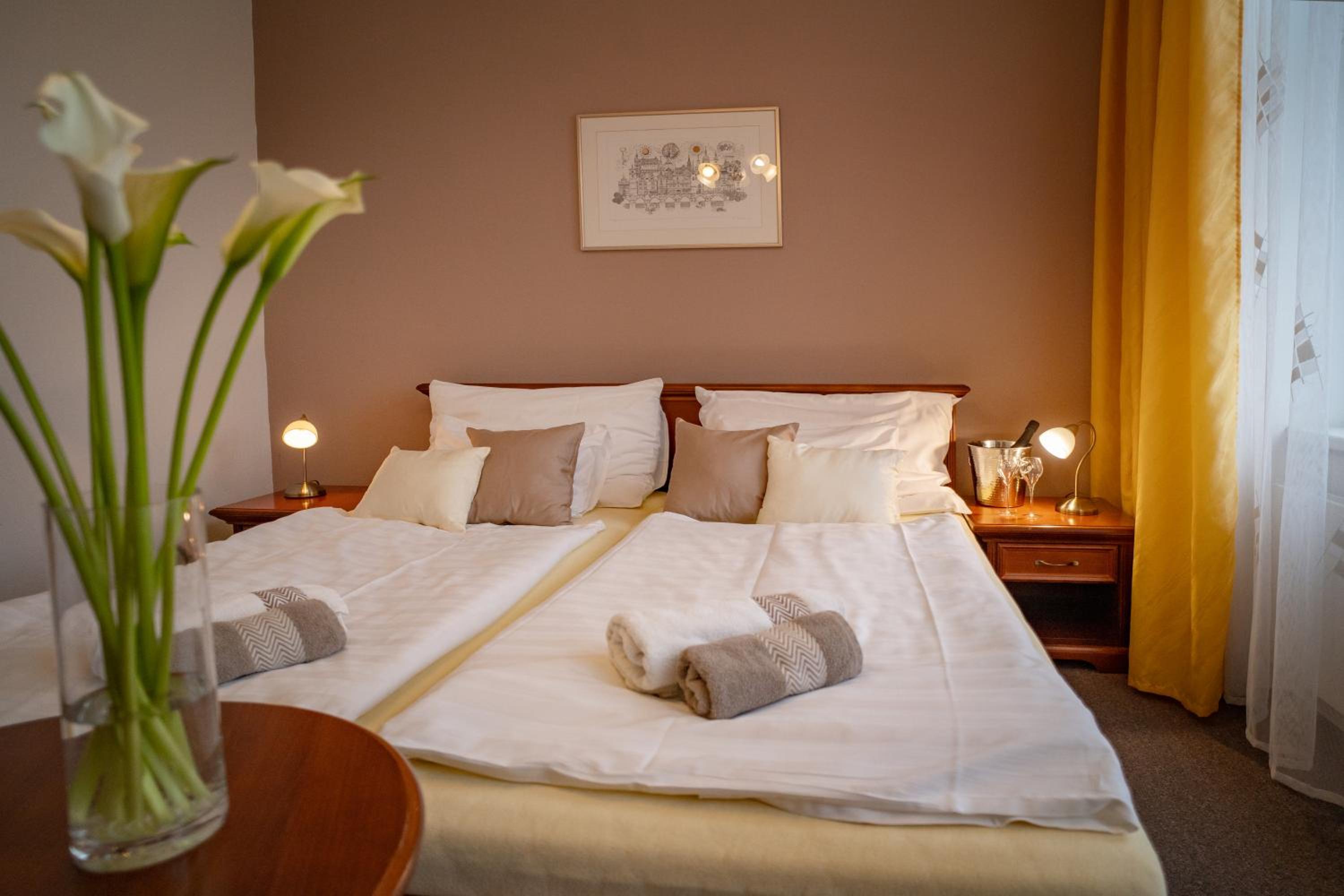 Comfort Double Room-in the building next door - Photo 5