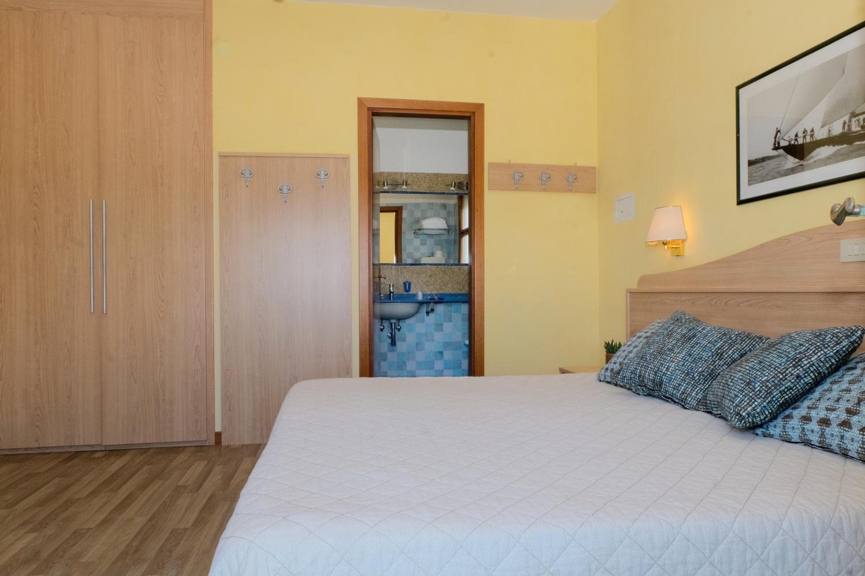Standard Double or Twin Room with Sea View photo 2