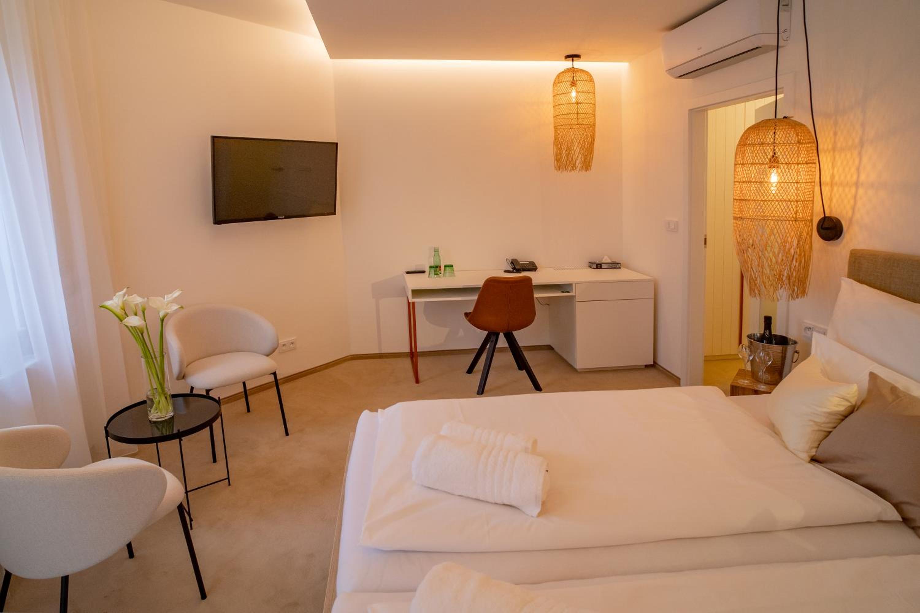 Deluxe Double or Twin Room with Balcony - Photo 13