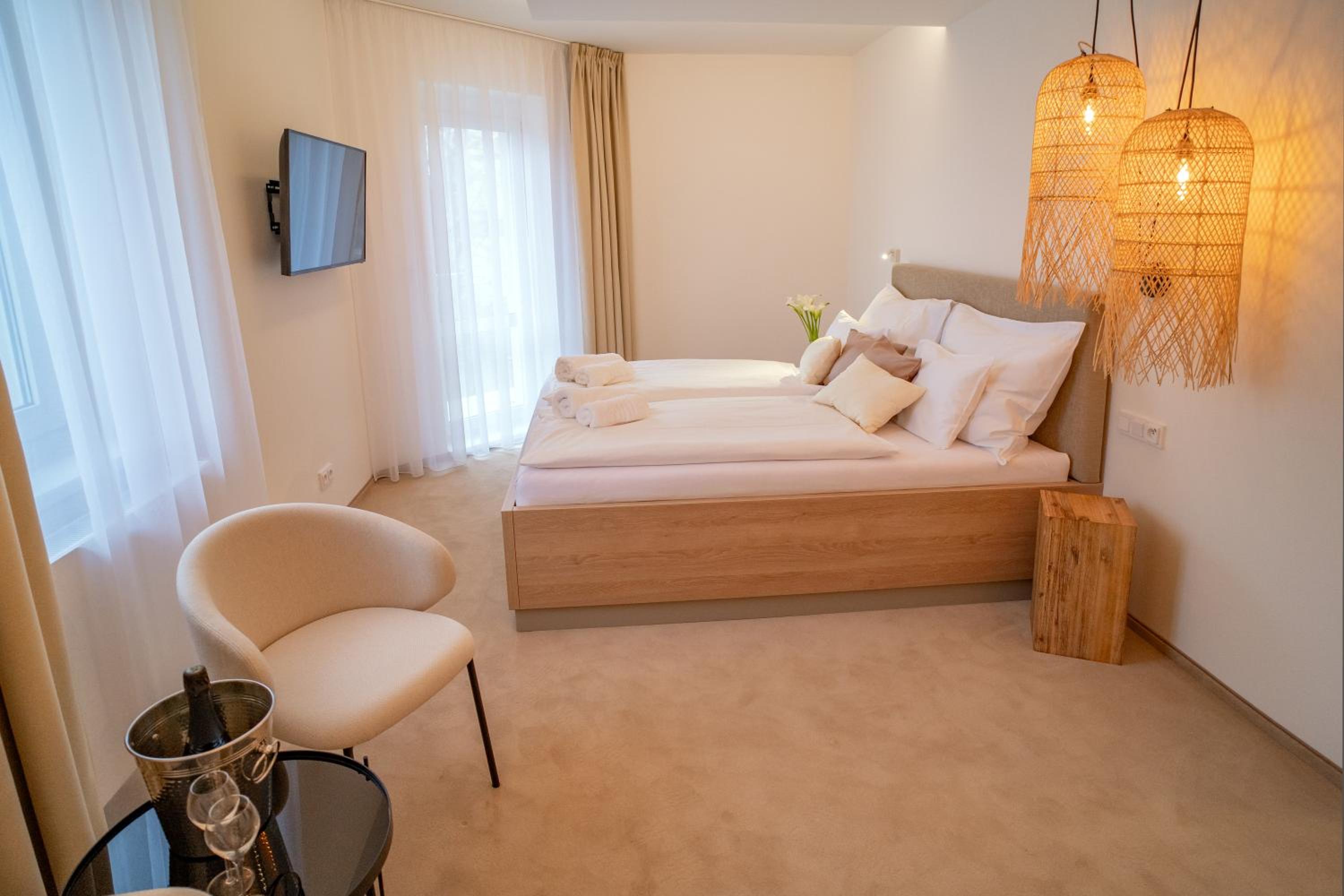 Deluxe Double or Twin Room with Balcony - Photo 14