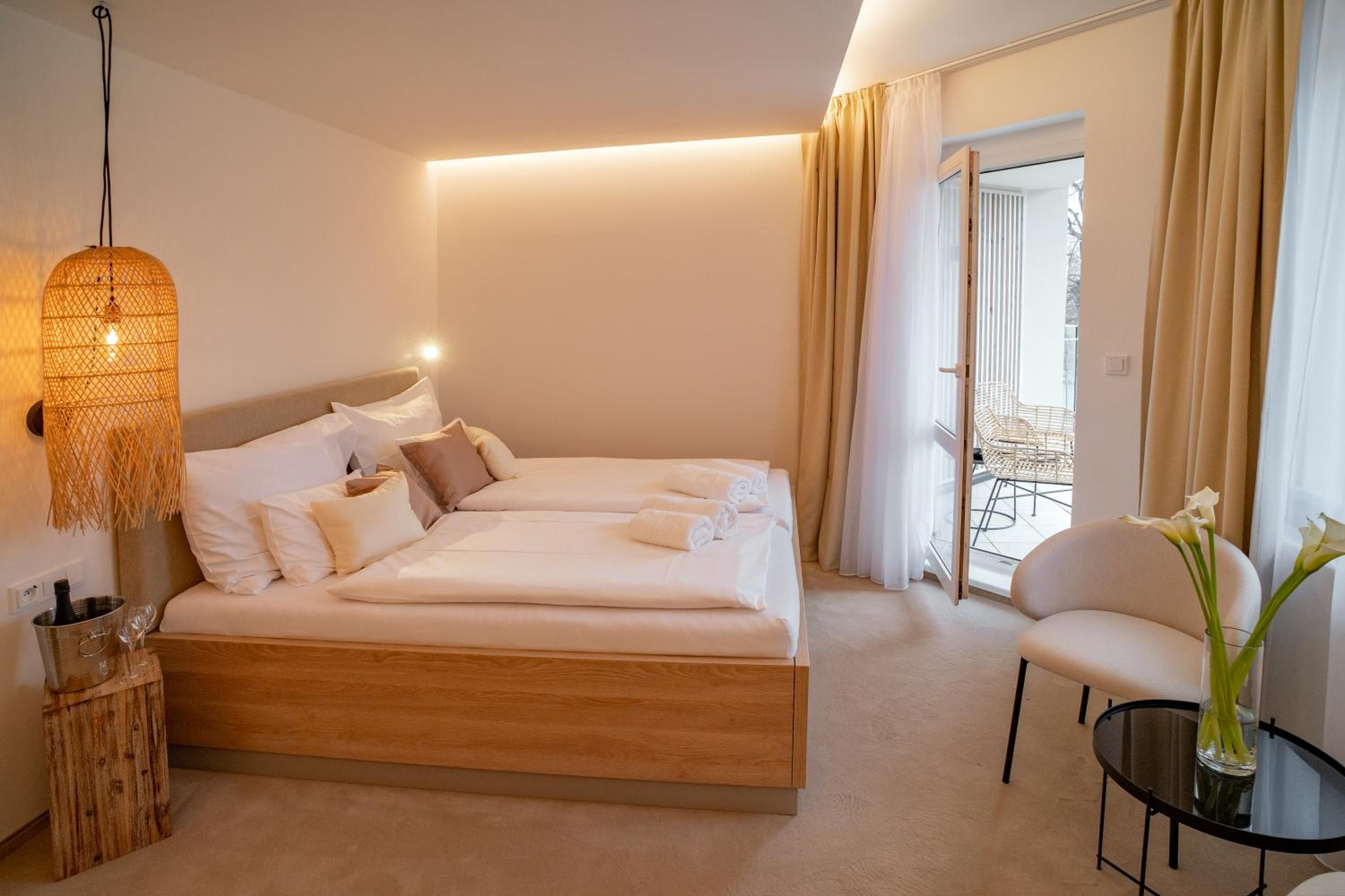 Deluxe Double or Twin Room with Balcony - Photo 11