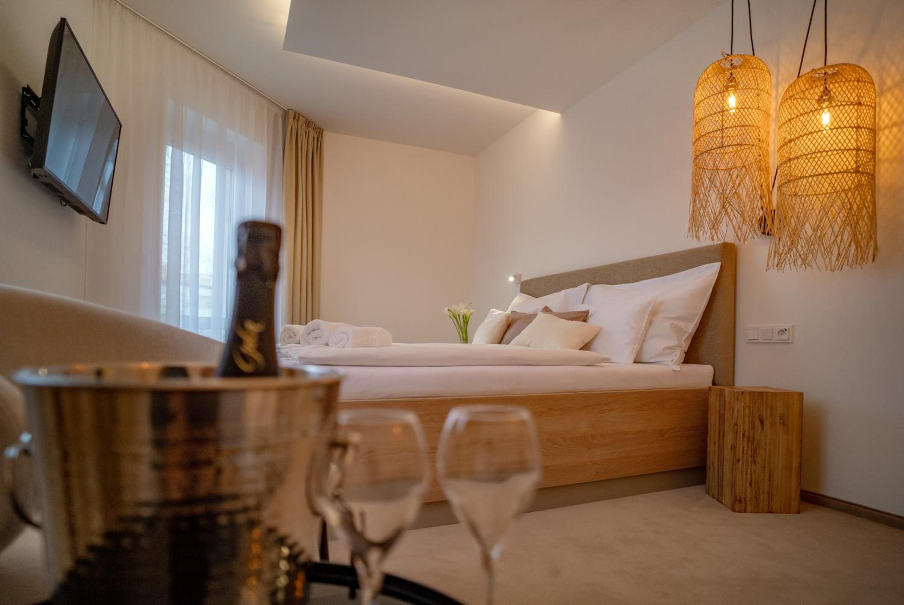 Deluxe Double or Twin Room with Balcony - Photo 1