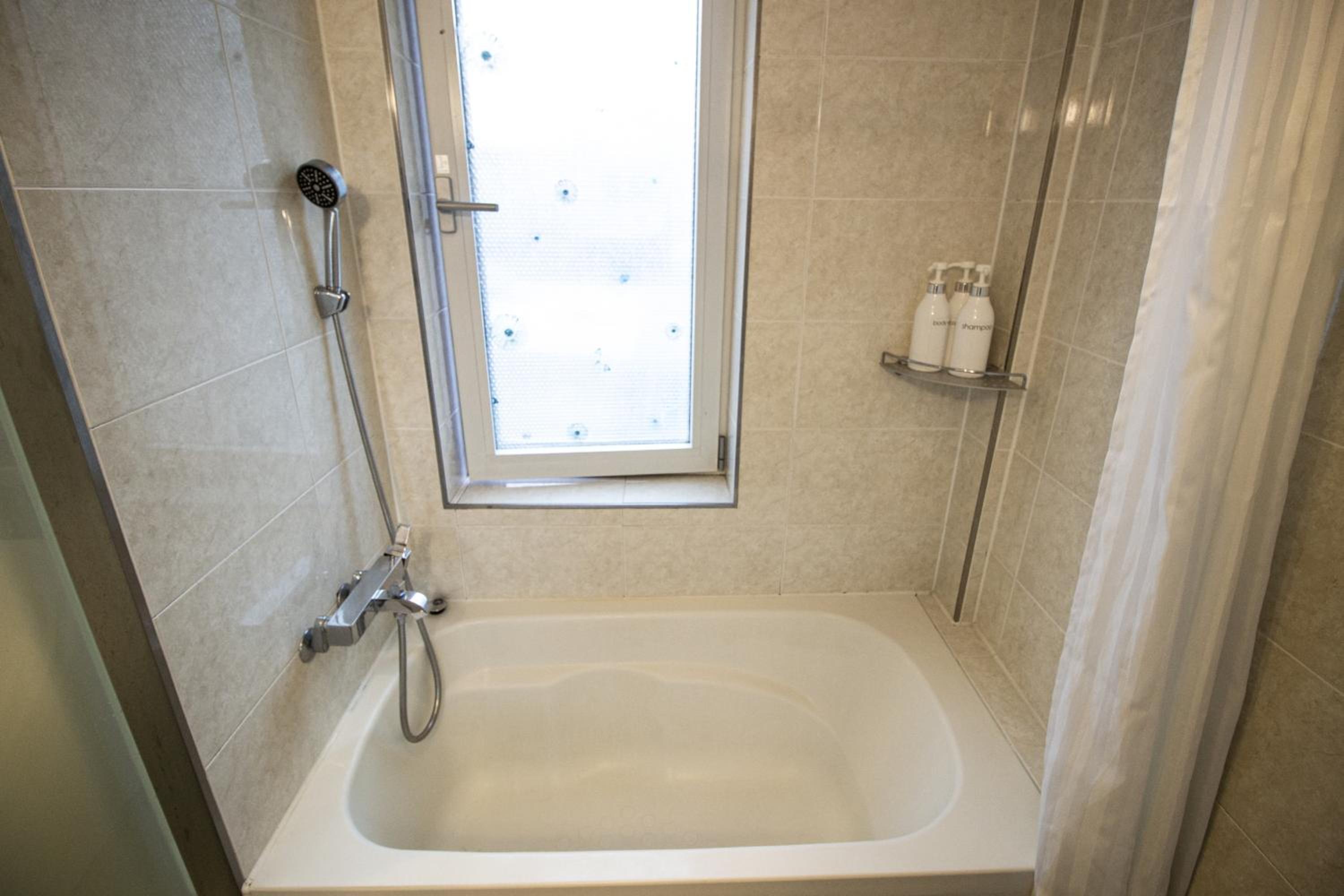  Double Room with No Window - Photo 7