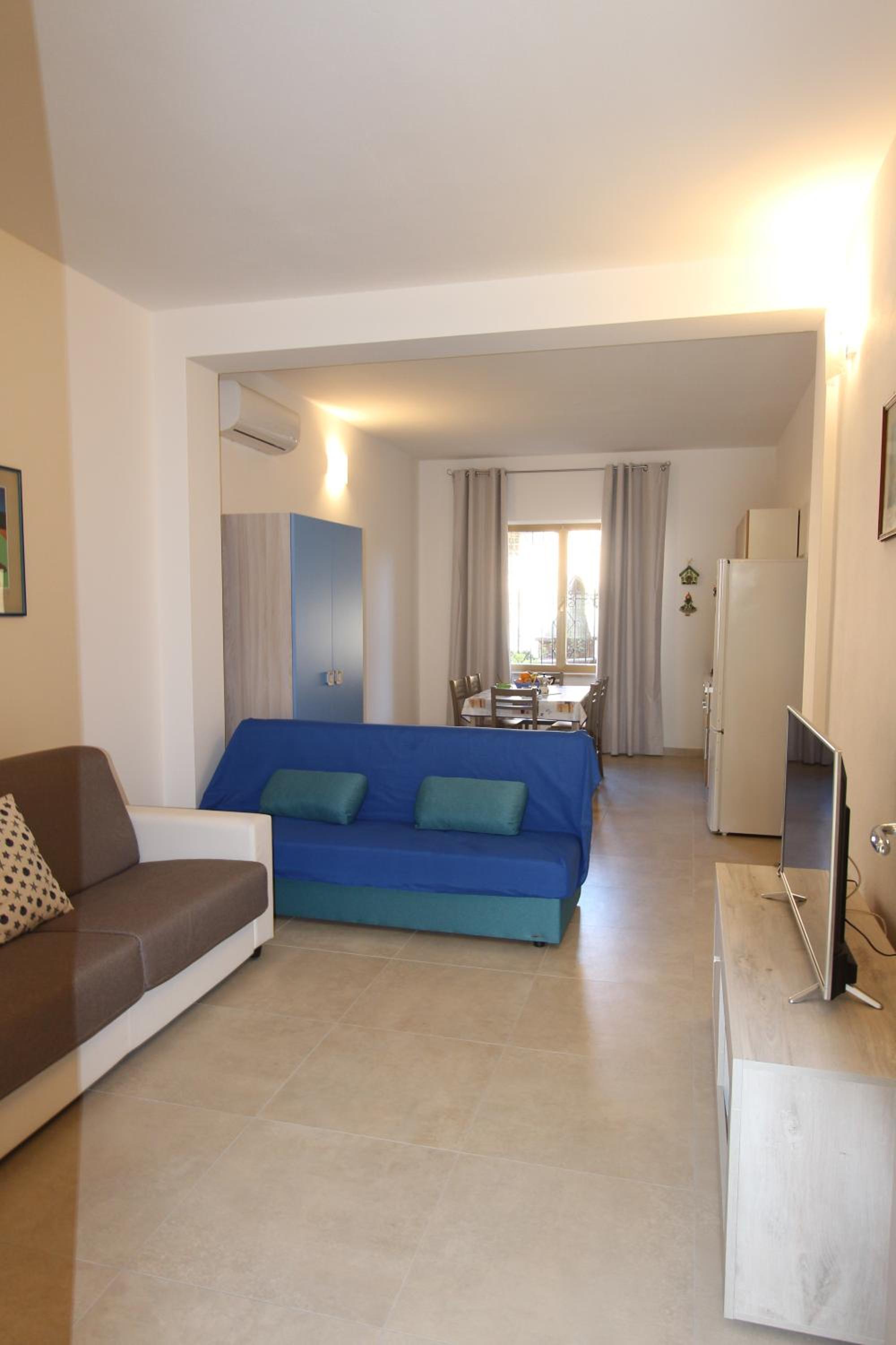 One-Bedroom House photo 1