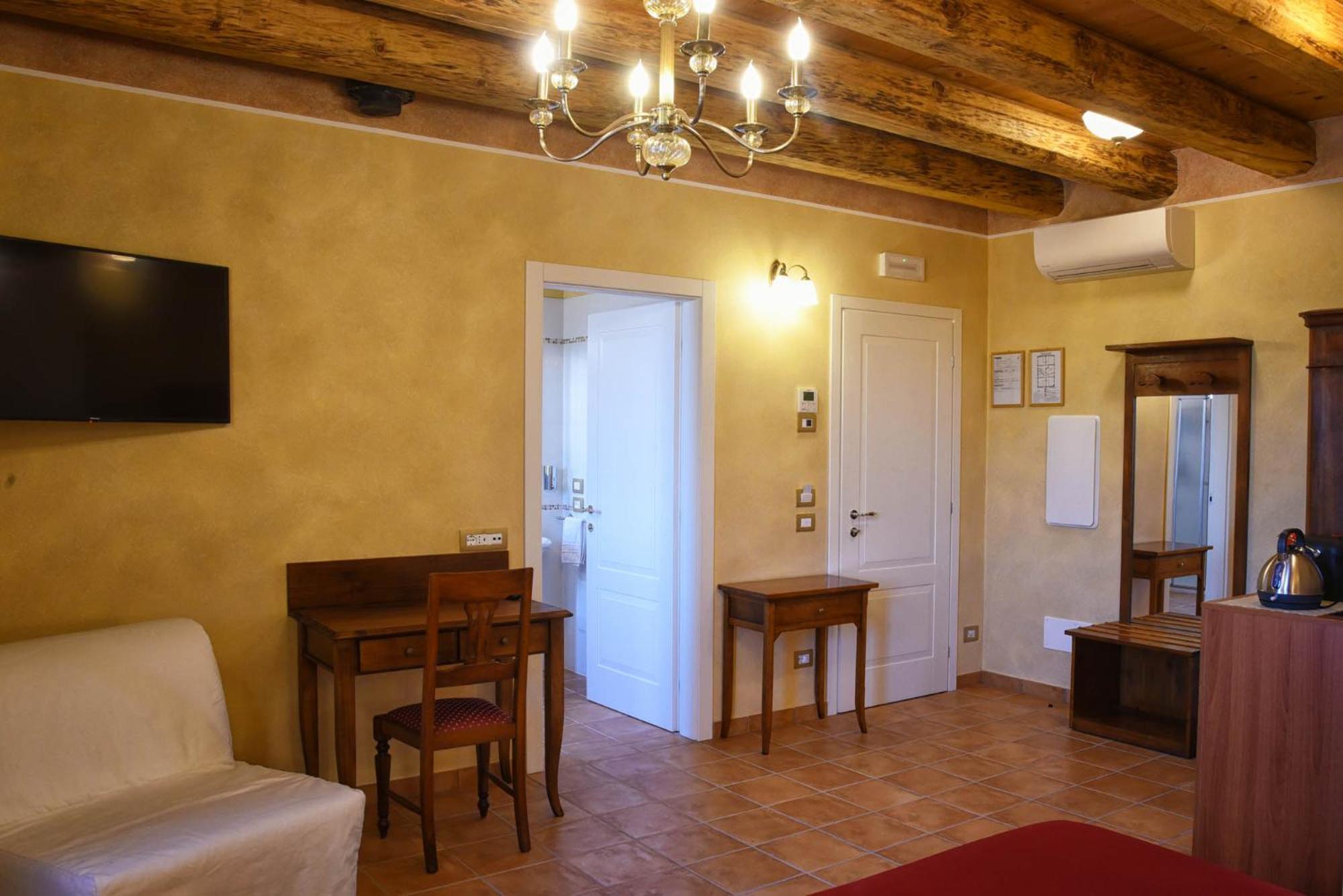 Deluxe Double Room photo 3