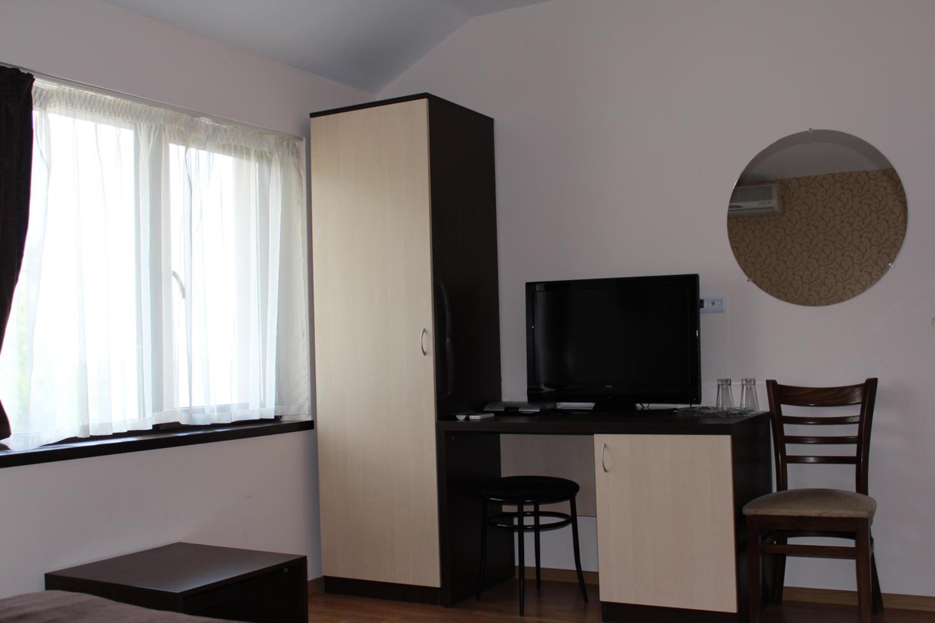 Twin Room - Photo 4