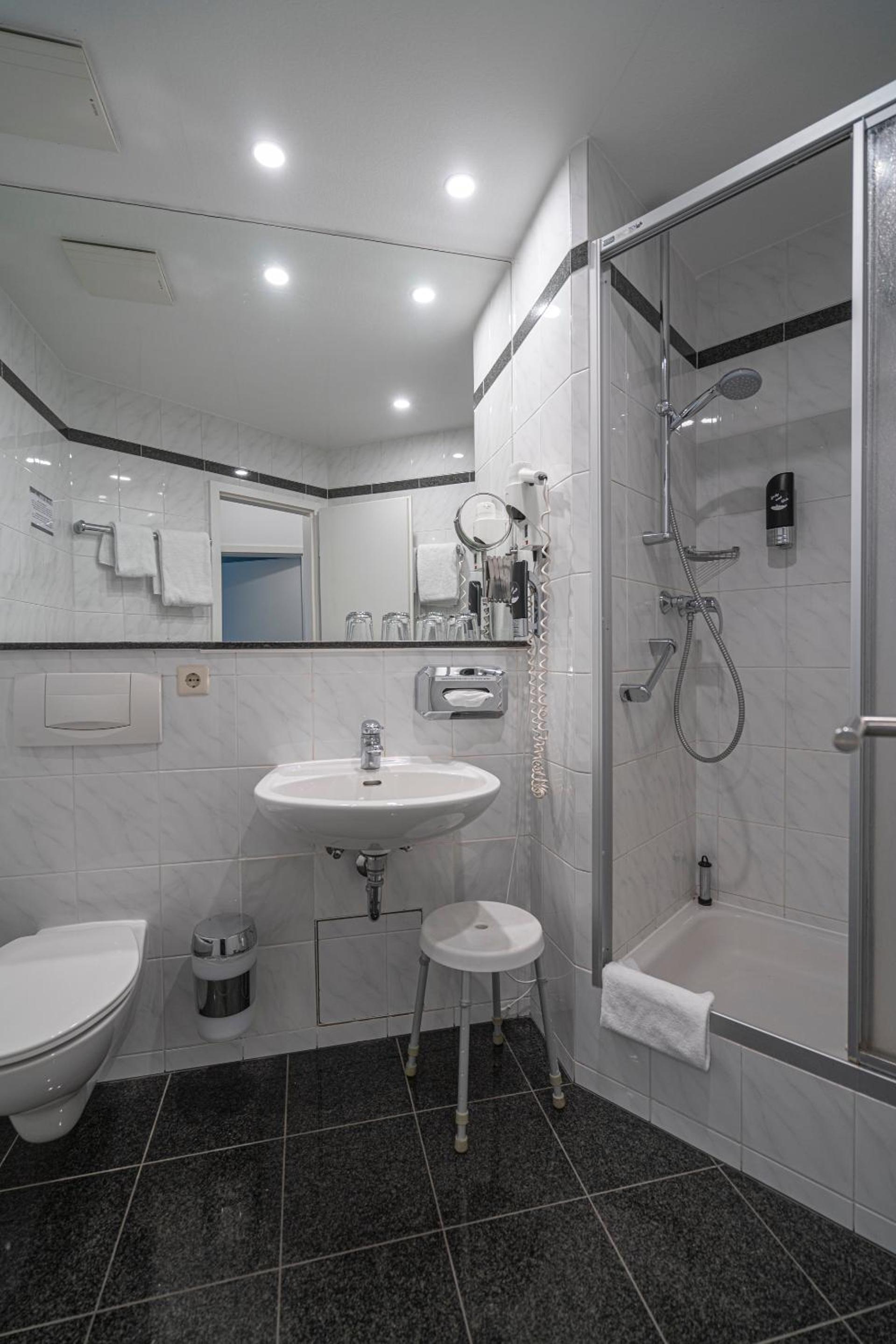 Deluxe Double Room - Photo 8