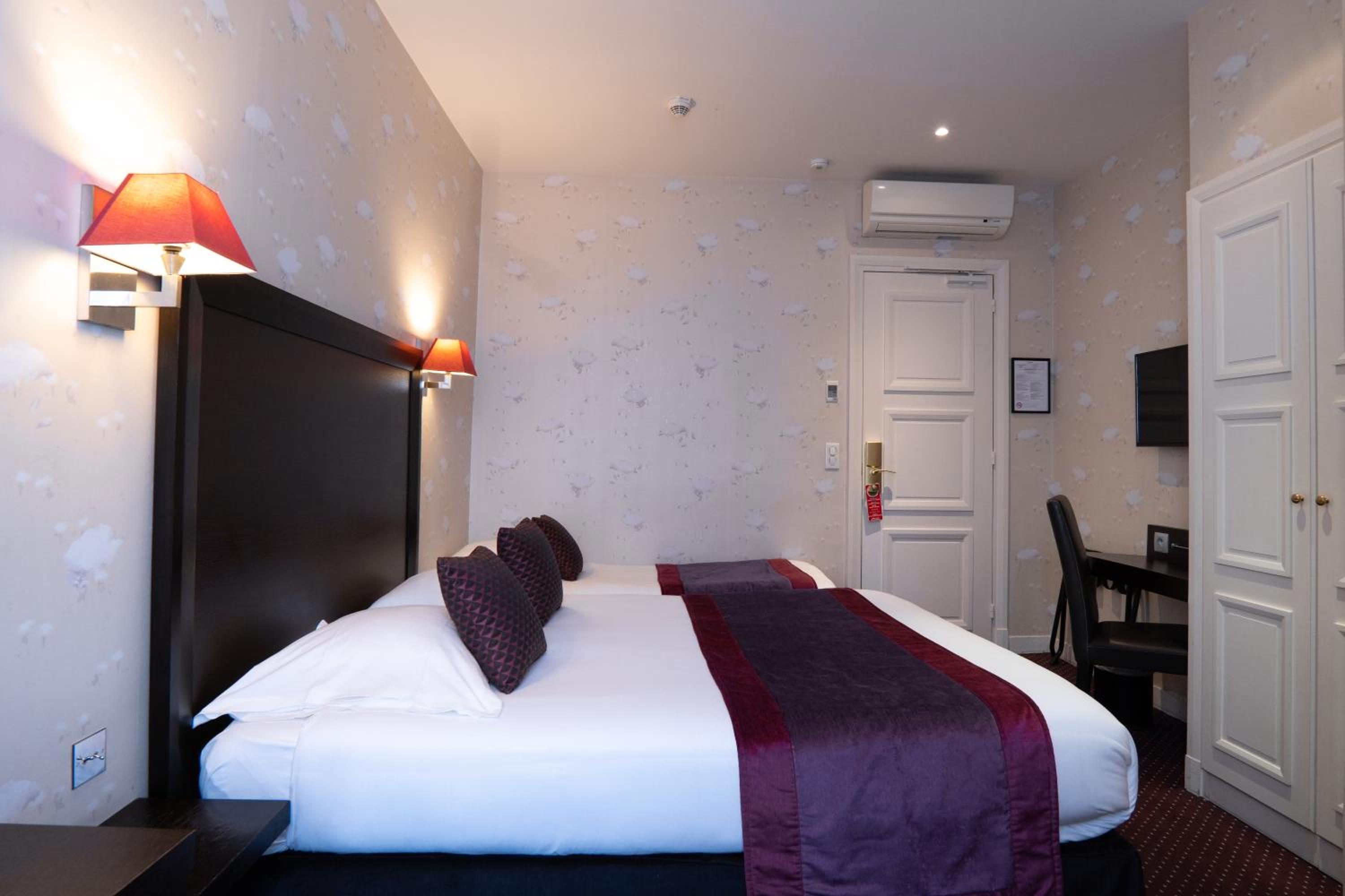 Executive Triple Room thumbnail 6