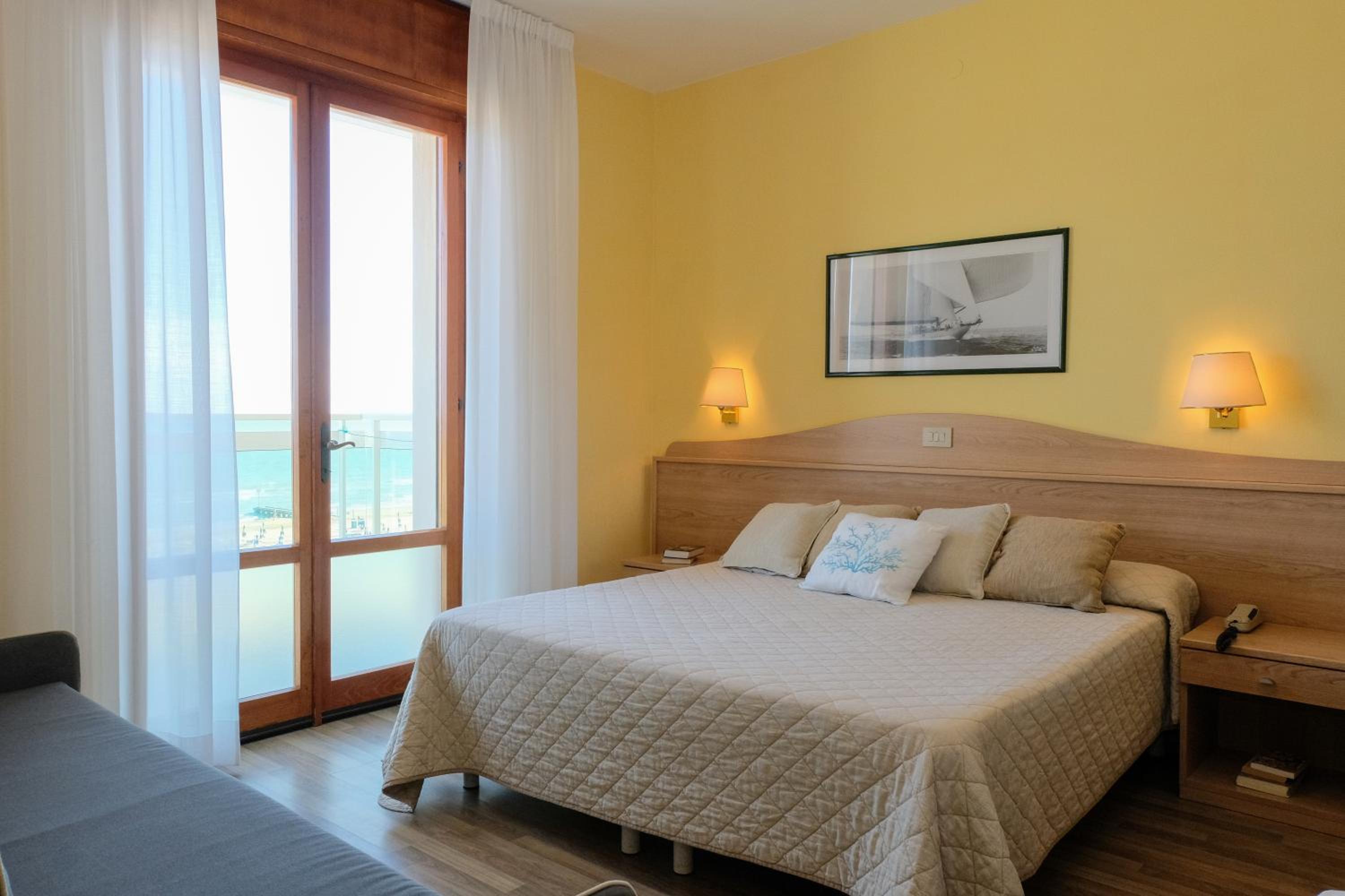 Standard Triple Room with Sea View