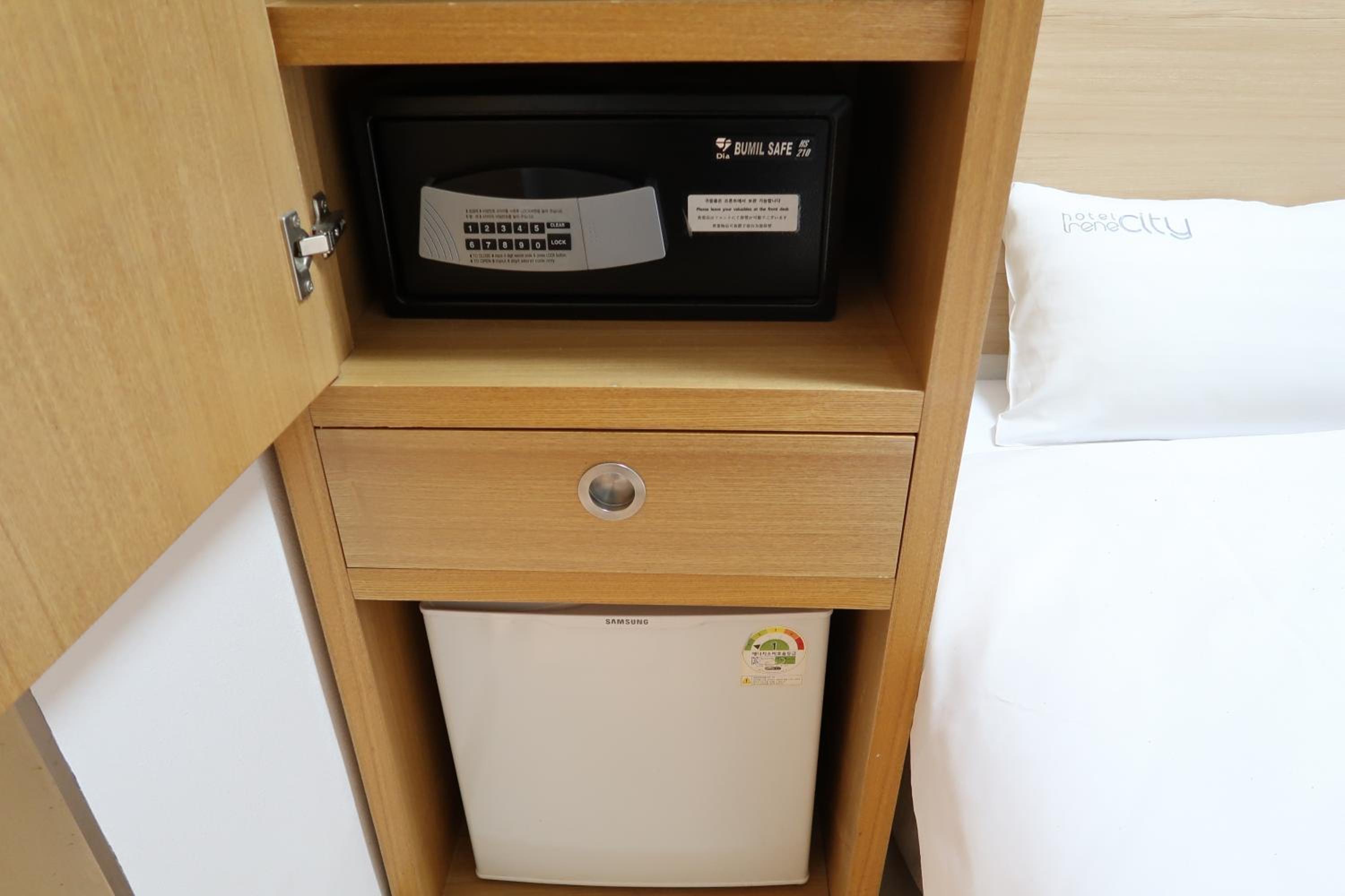  Double Room with No Window - Photo 10