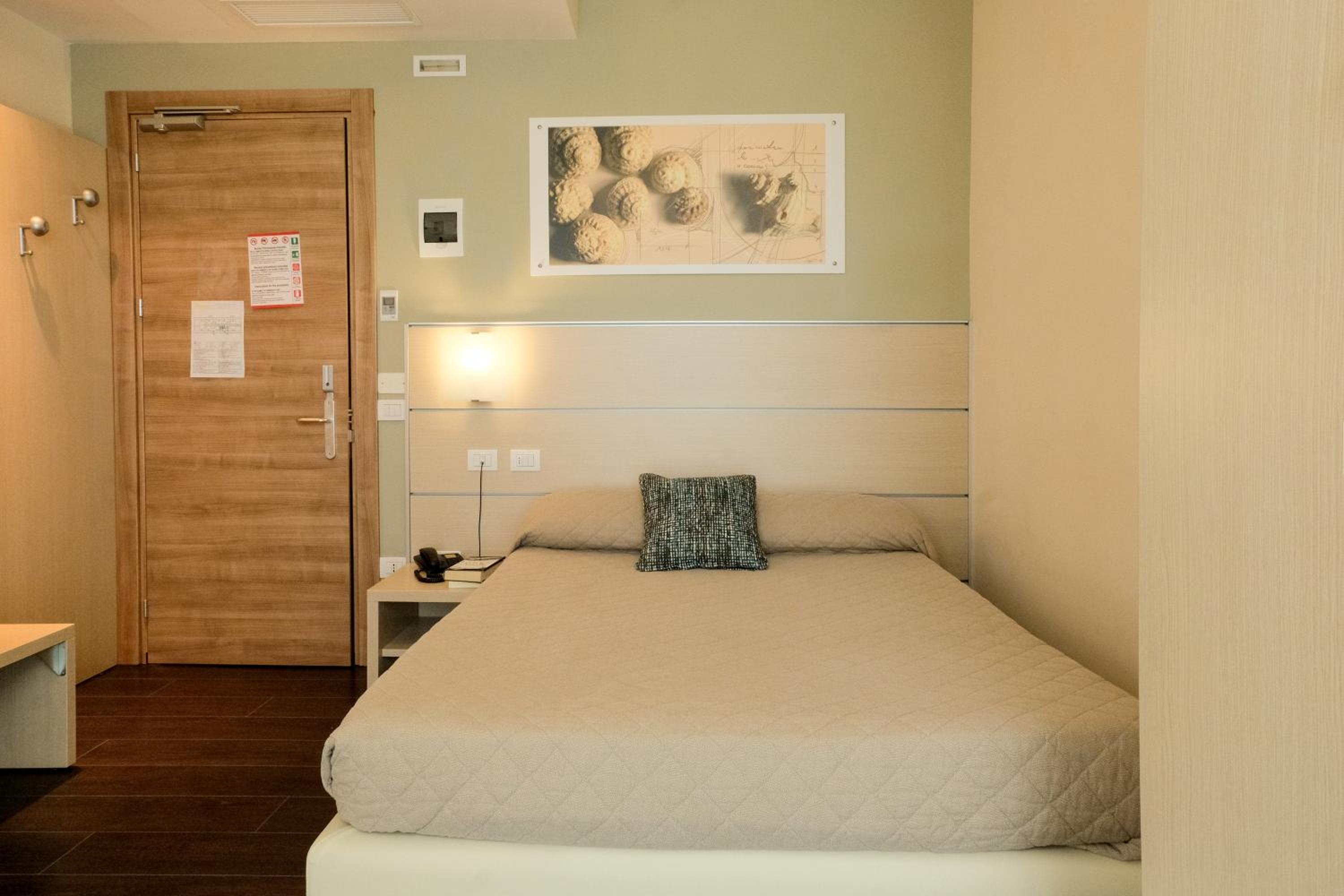Comfort Single Room - Disability Access photo 3