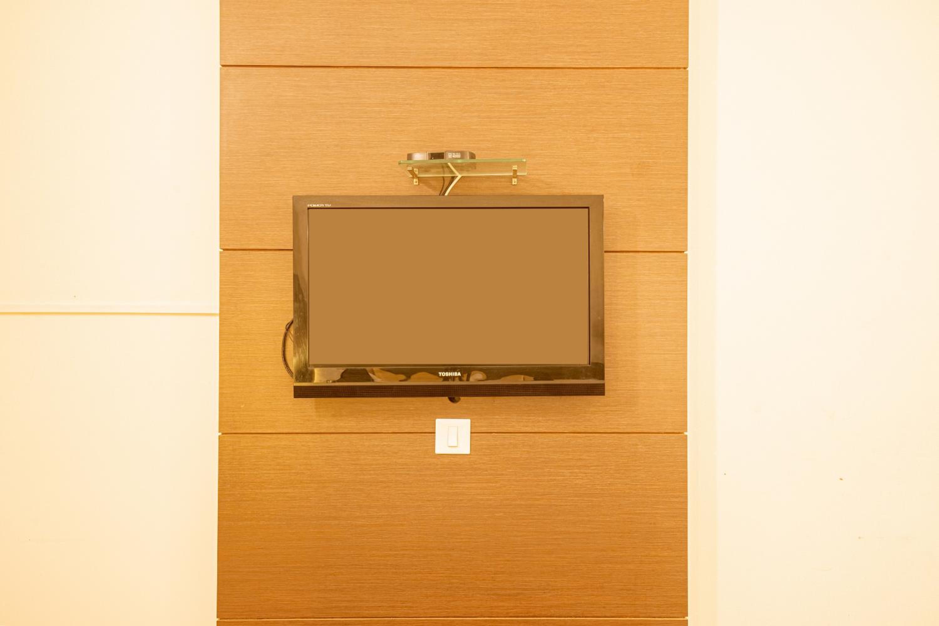 Executive Room - Photo 11