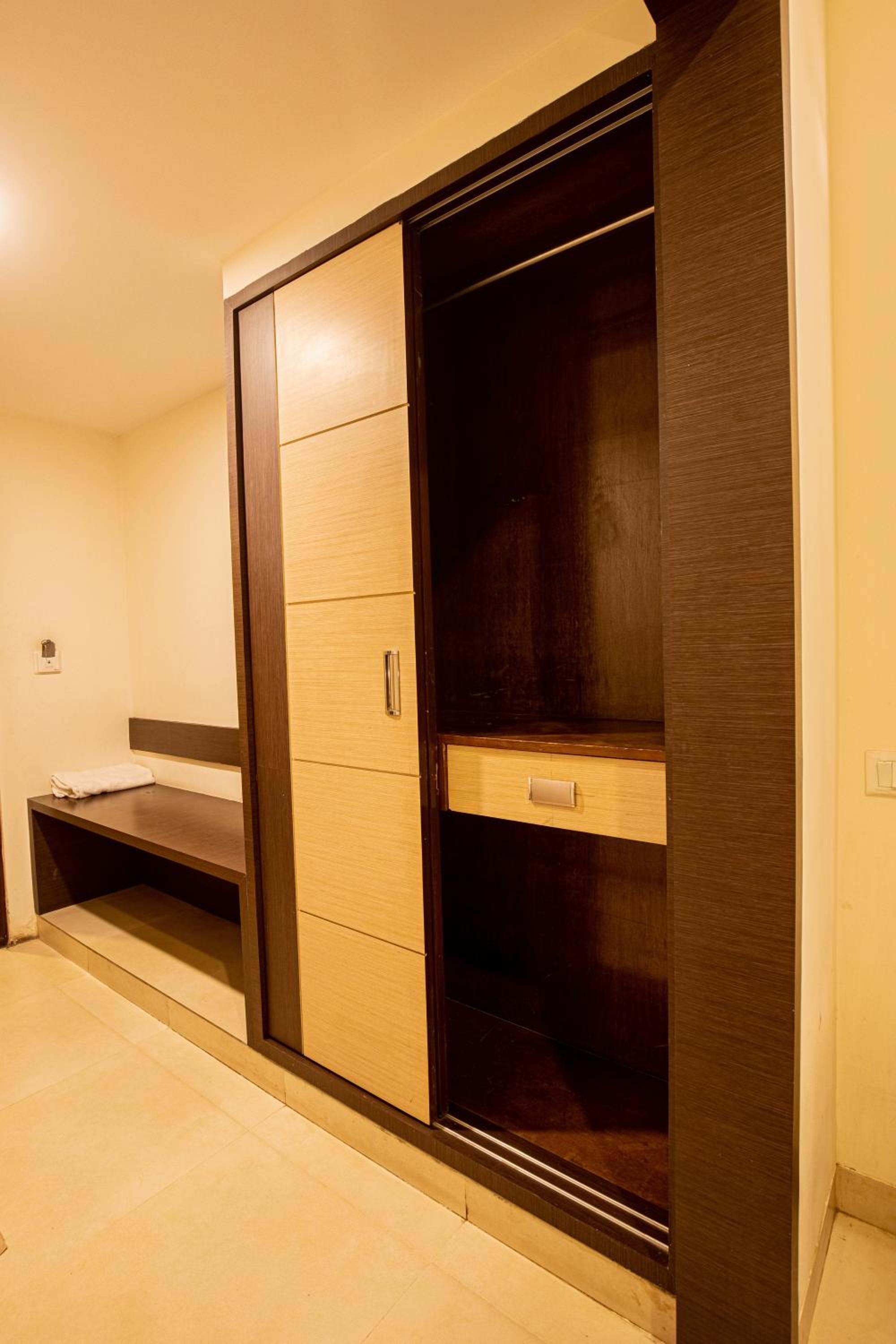 Executive Room - Photo 12