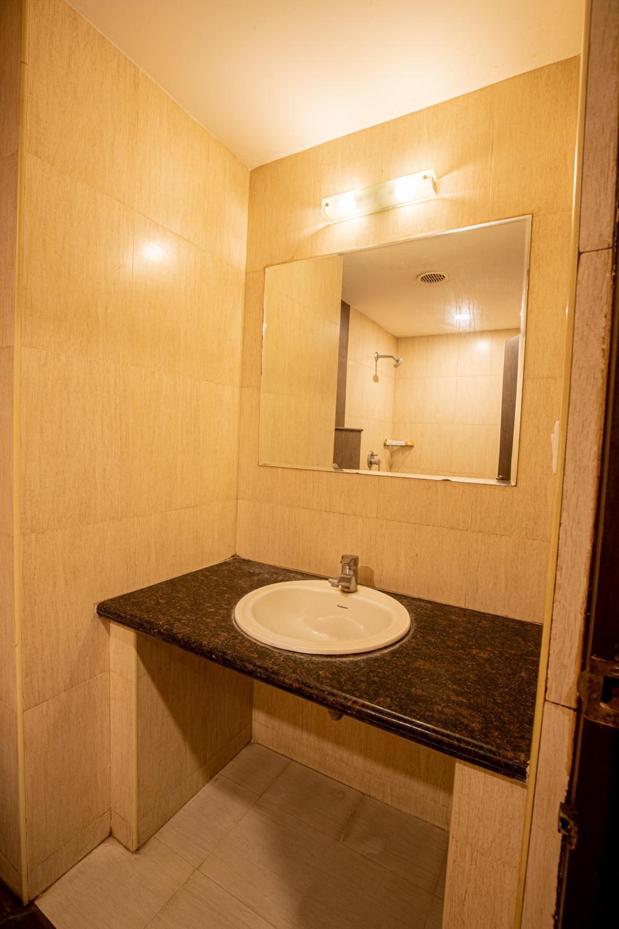 Executive Room - Photo 17