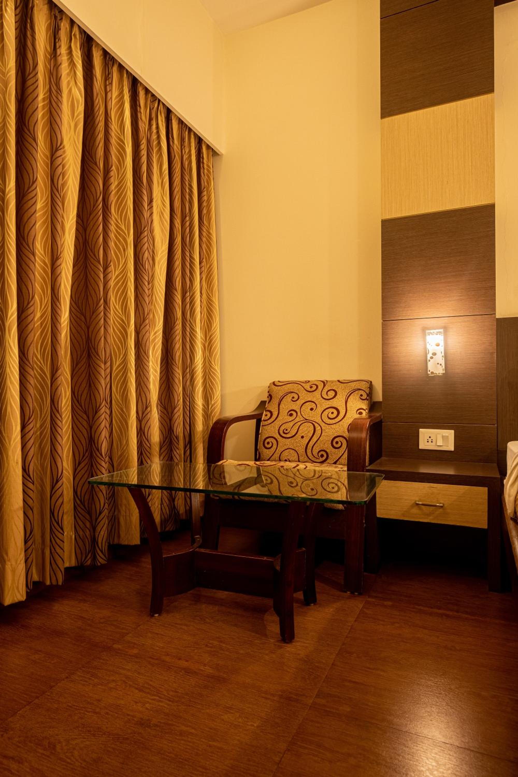 Executive Room - Photo 10