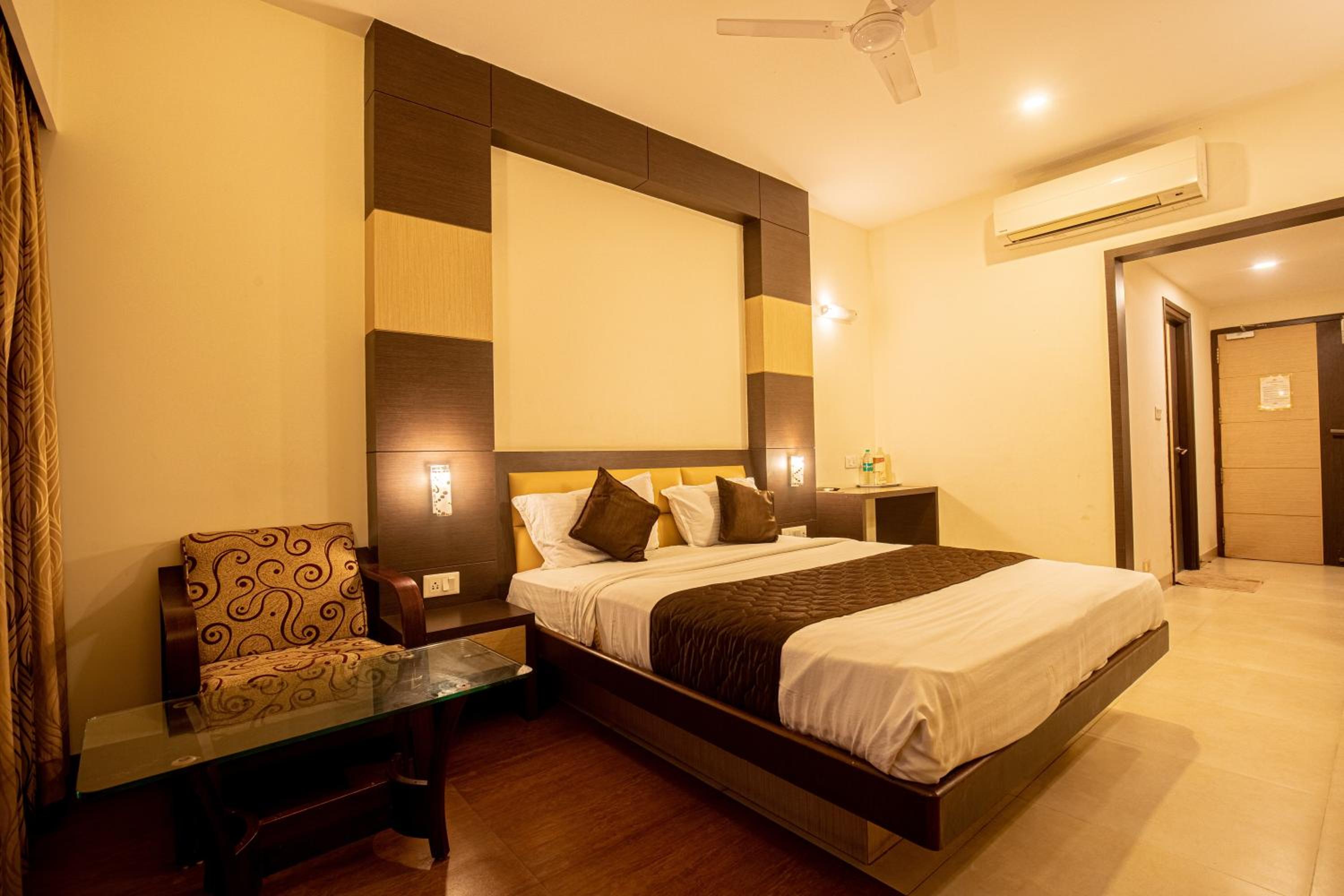 Executive Room - Photo 1