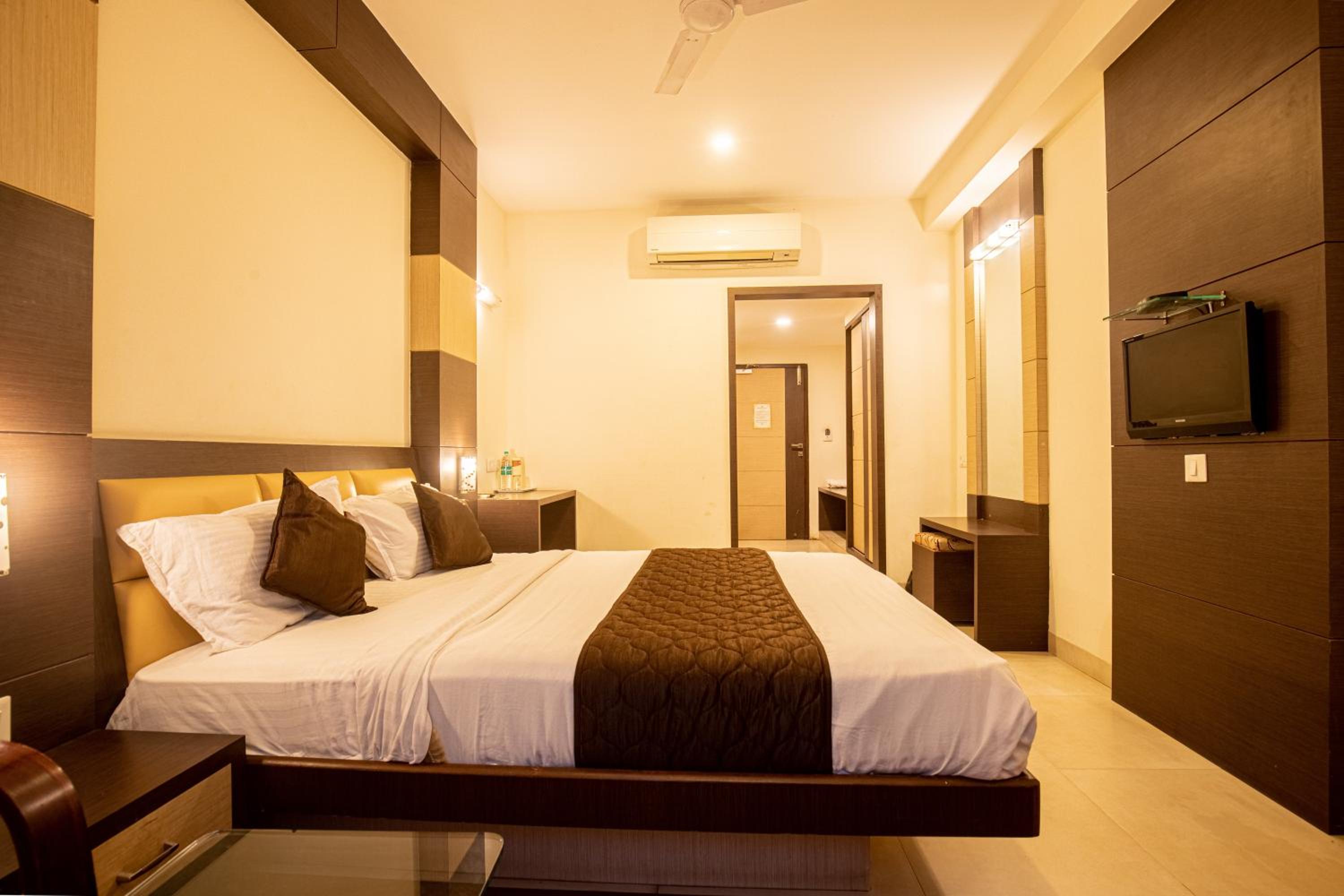 Executive Room - Photo 15