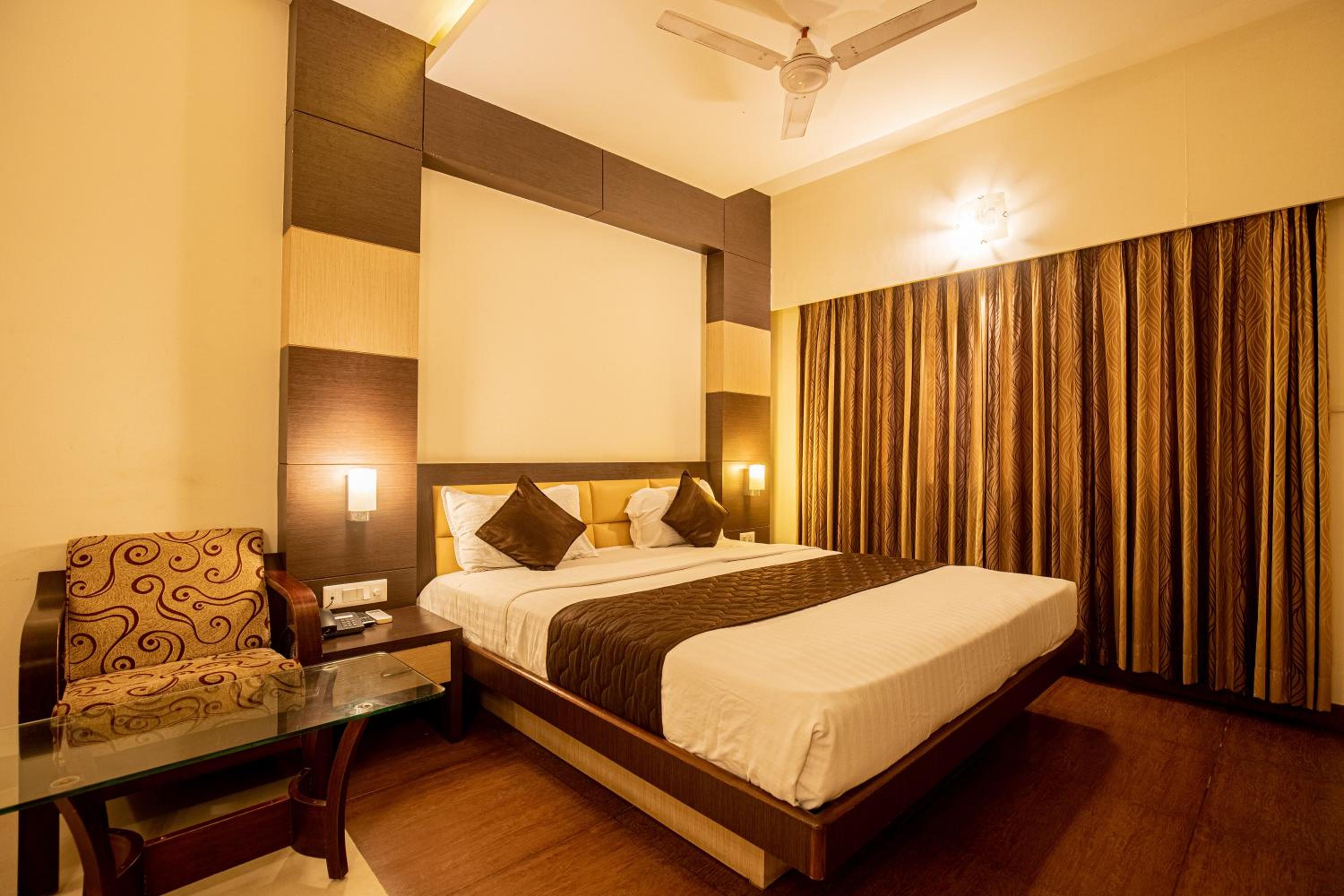 Executive Room - Photo 5