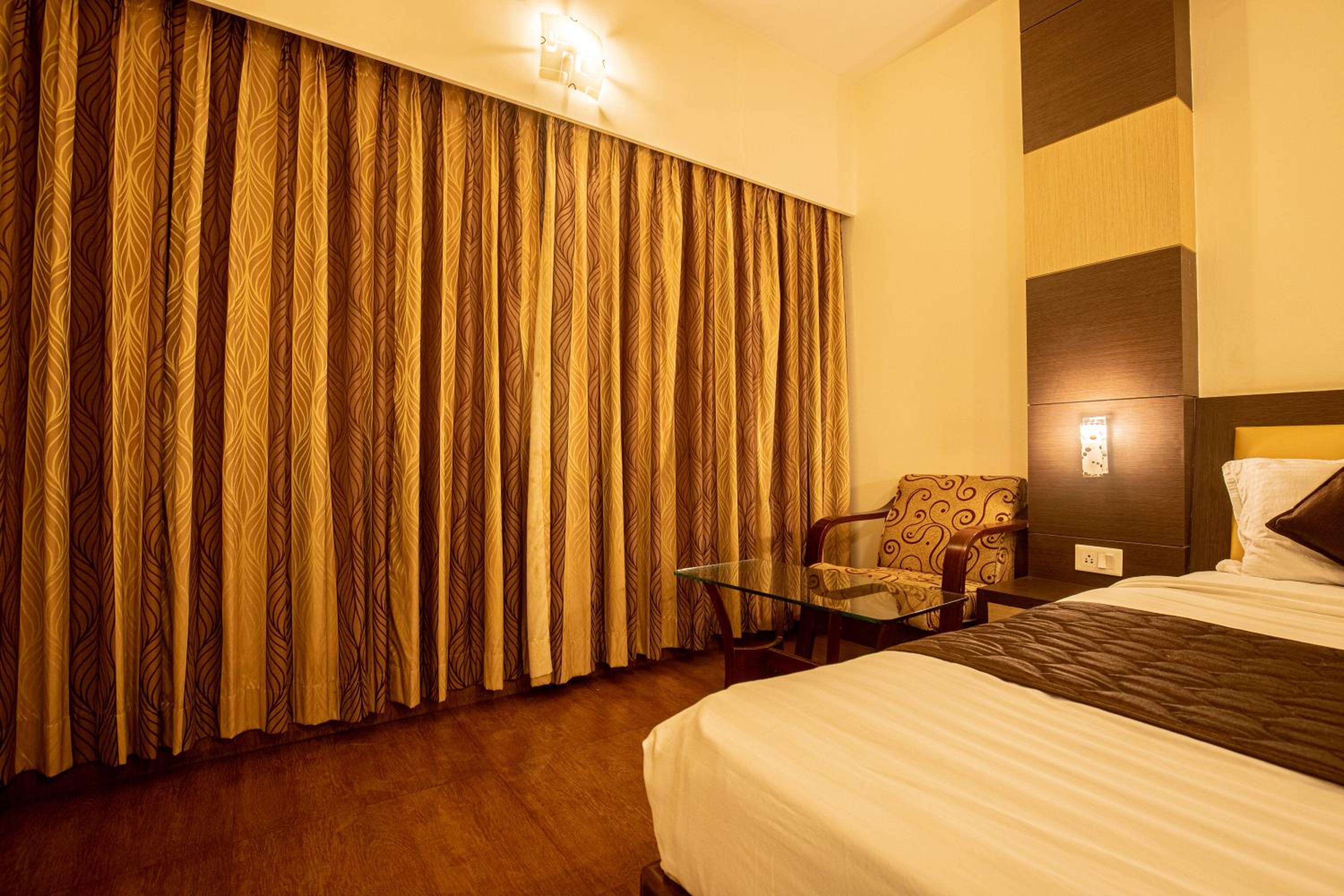 Executive Room - Photo 6