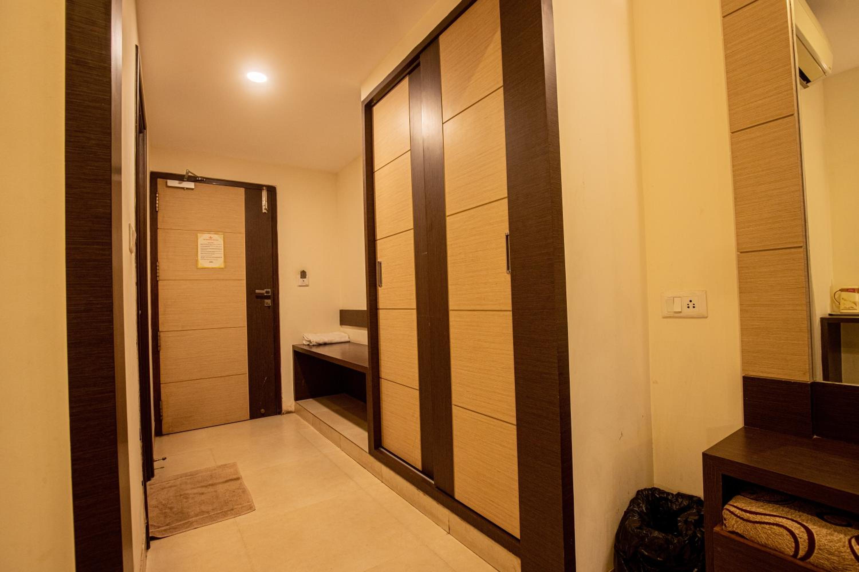 Executive Room - Photo 14