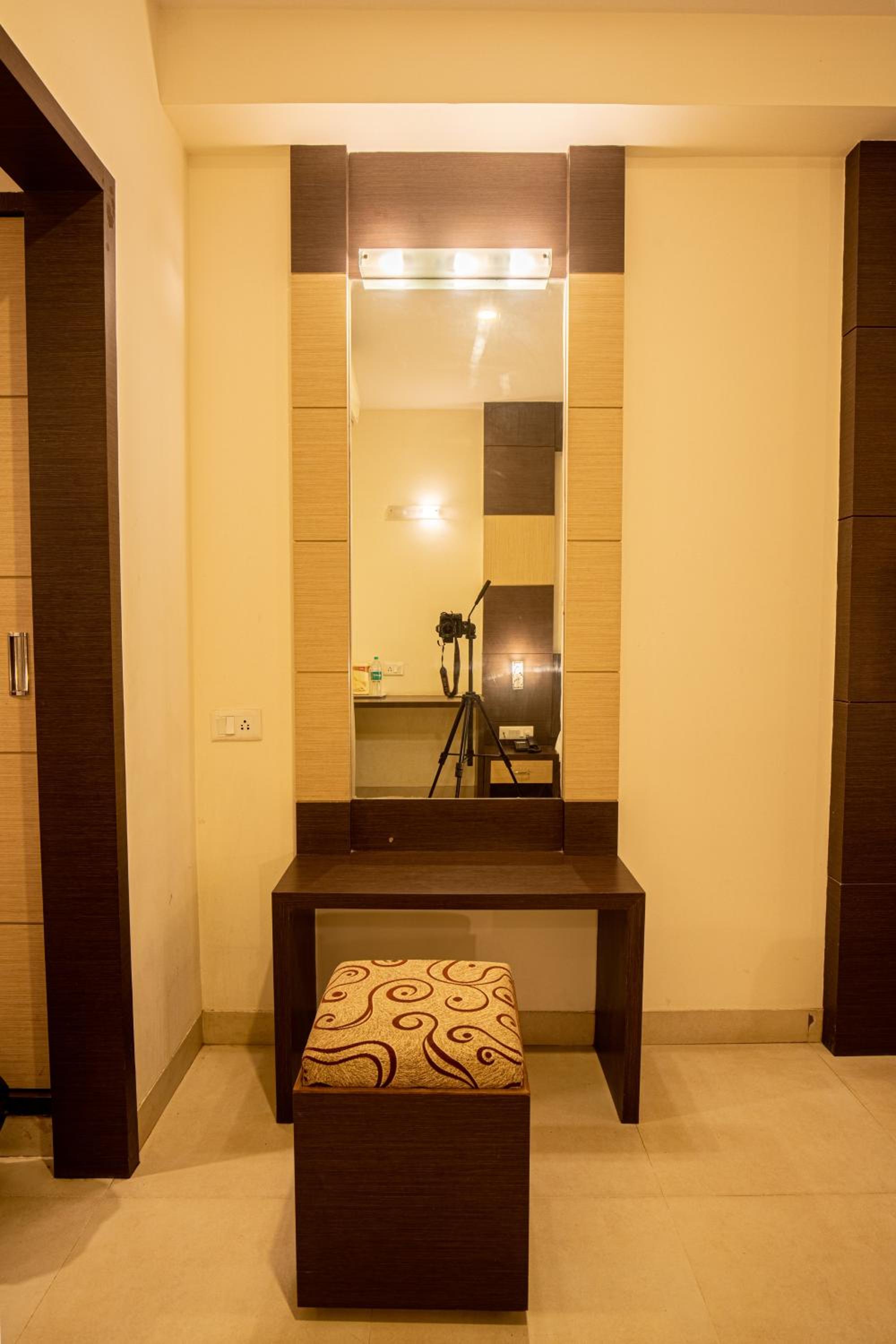 Executive Room - Photo 9