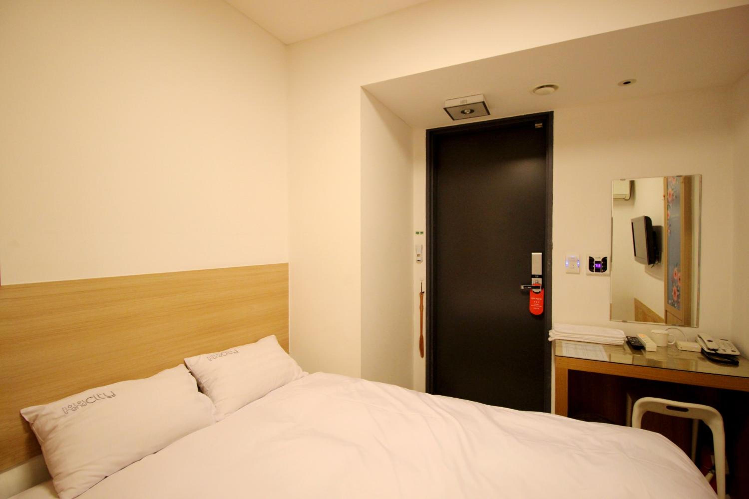  Double Room with No Window - Photo 4