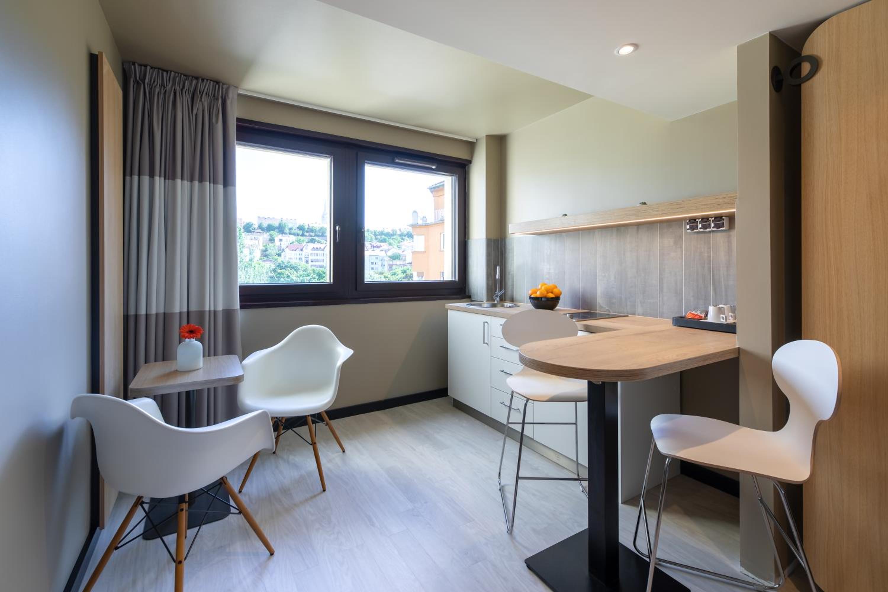 Family Room With Kitchenette - Photo 5