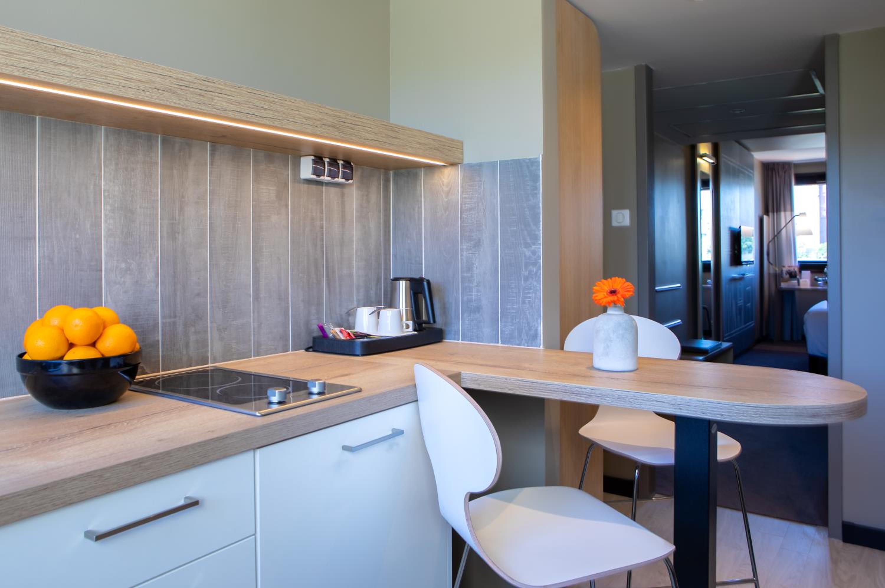 Family Room With Kitchenette - Photo 6