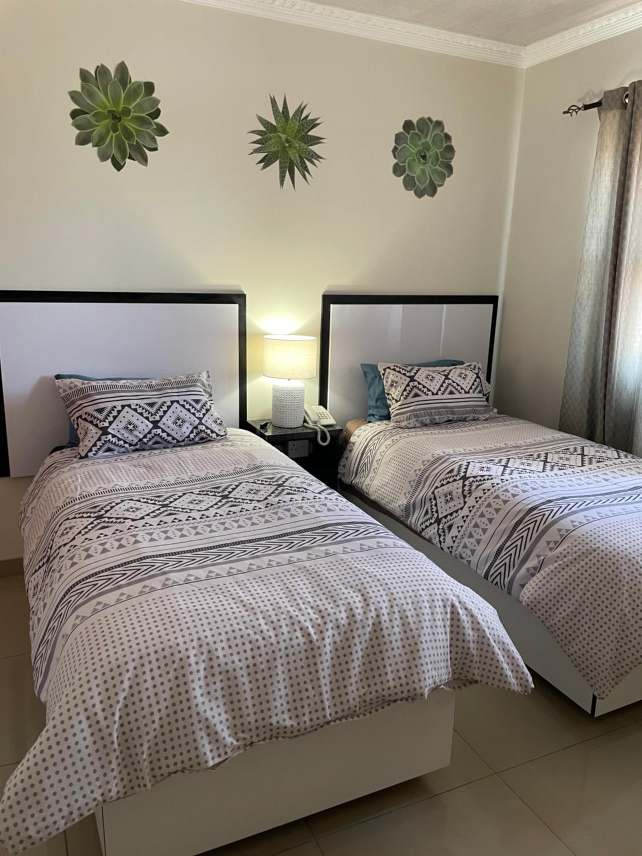 Deluxe Twin Room - Photo 2