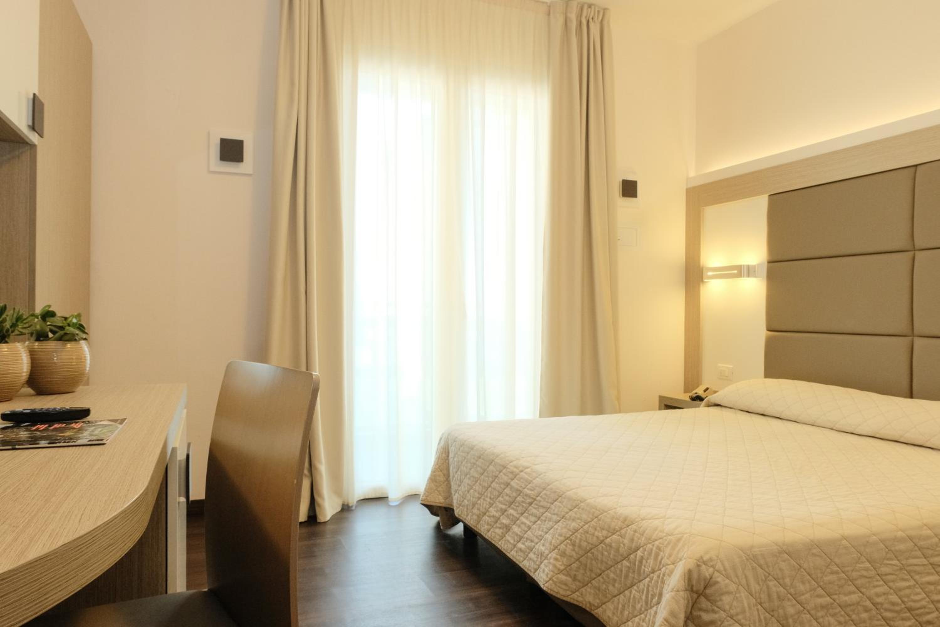 Comfort Triple Room with Side Sea View photo 2