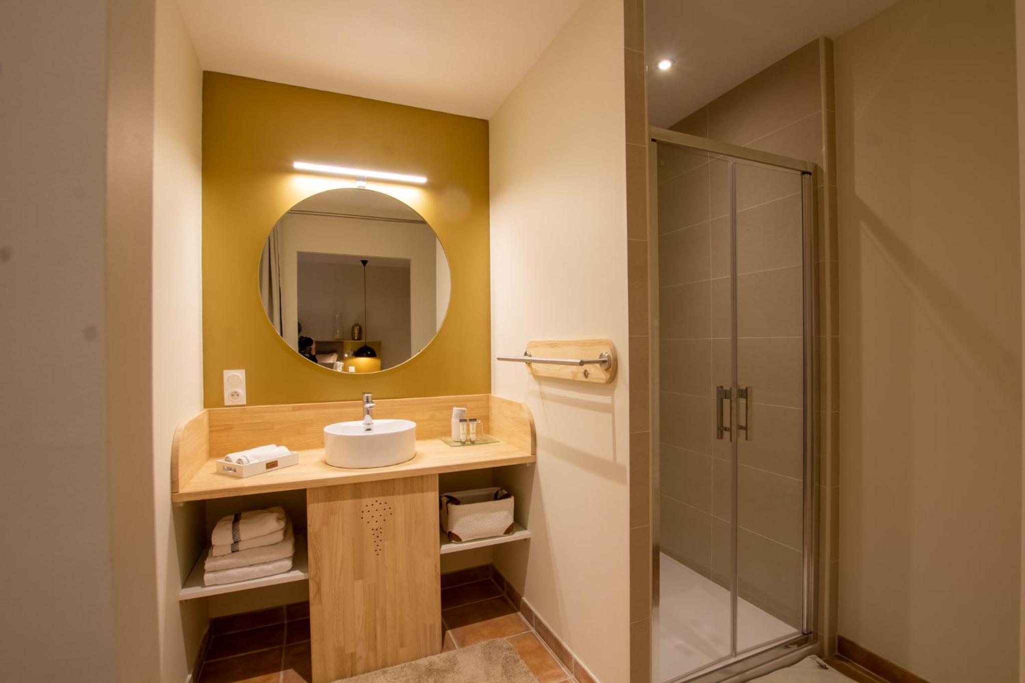 Superior King Room - Photo 3