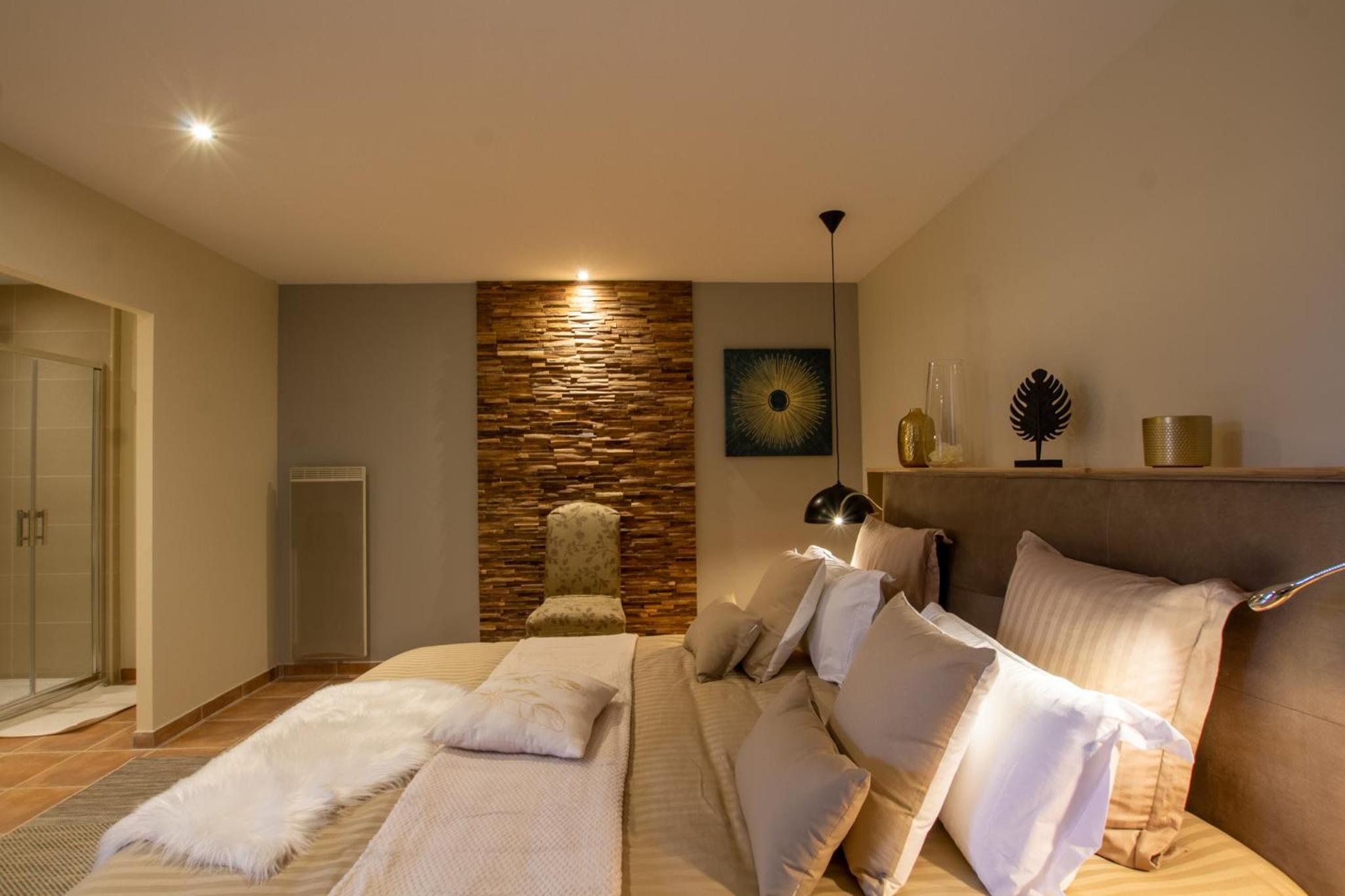 Superior King Room - Photo 5