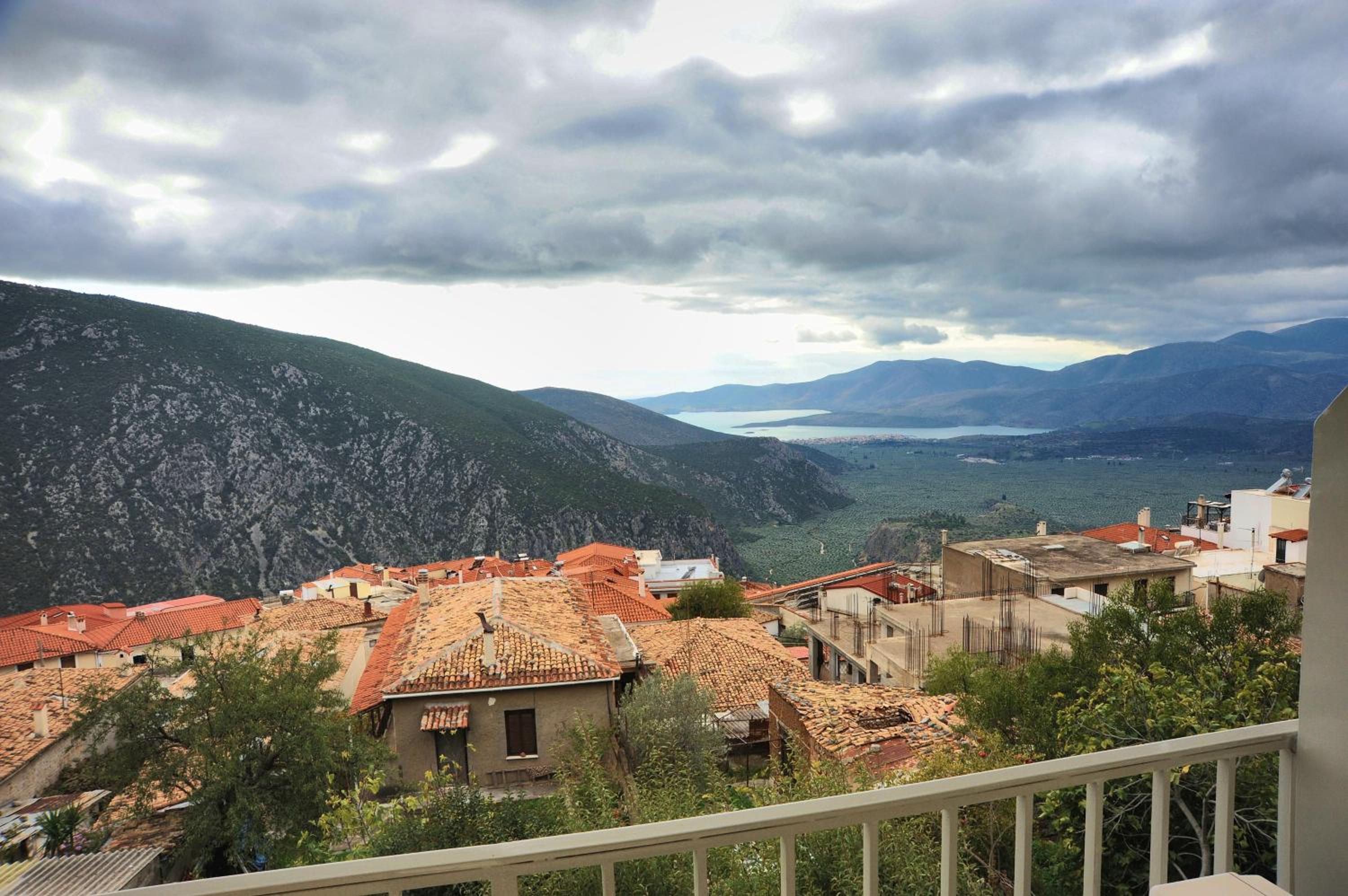 Standard Double or Twin Room with View - Photo 9