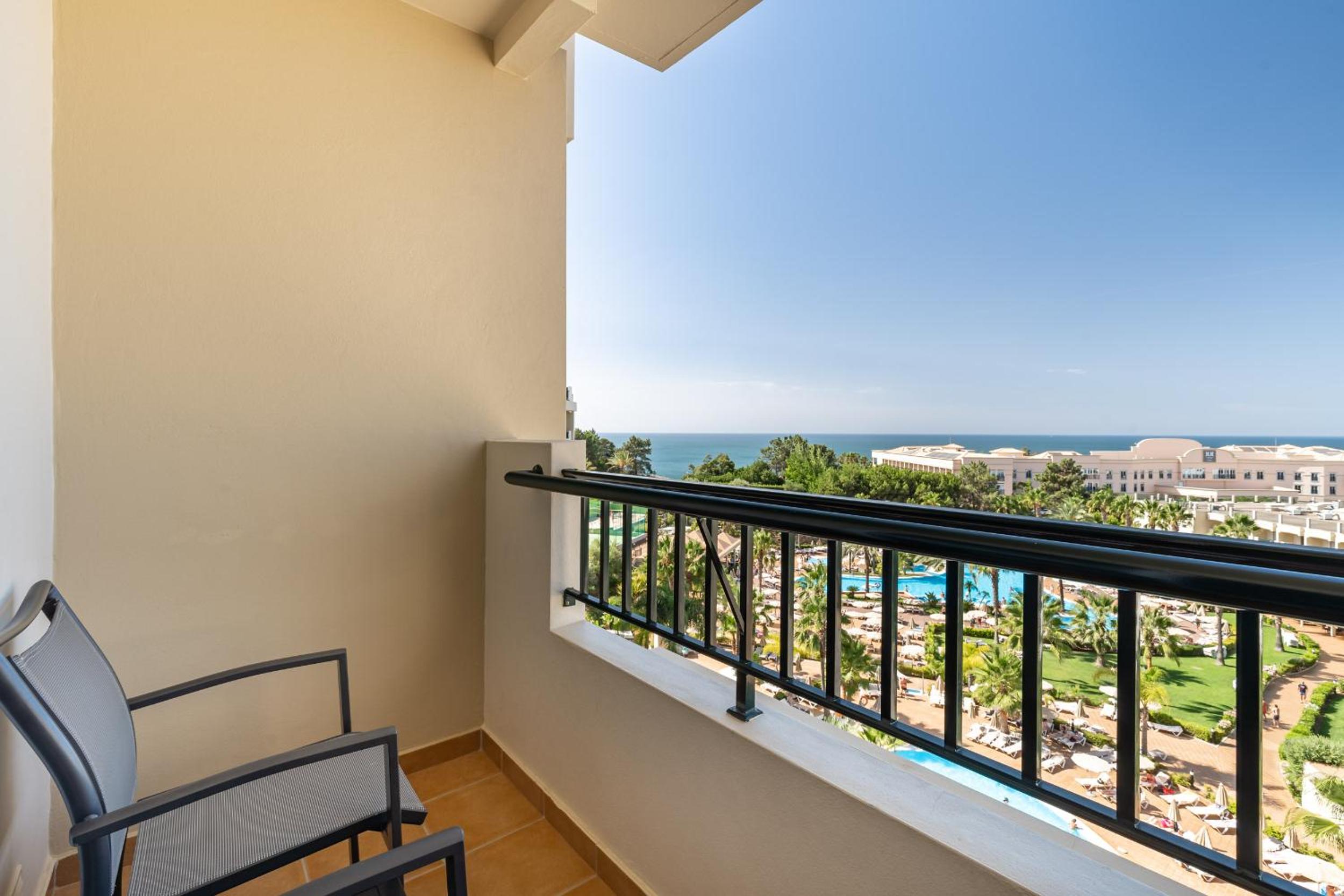 Standard Twin Room with Side Sea View - Photo 5