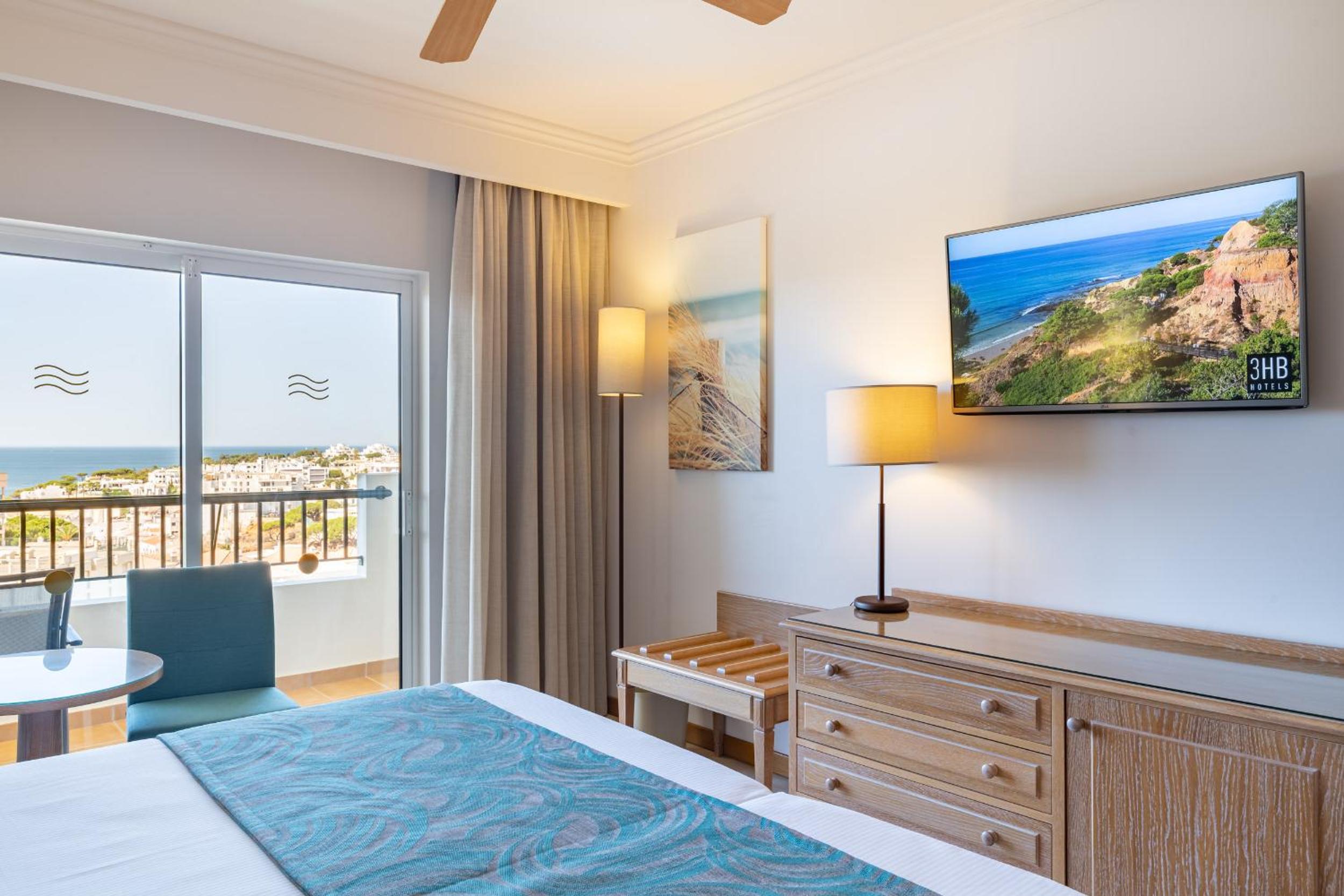 Standard Twin Room with Pool View - Photo 2