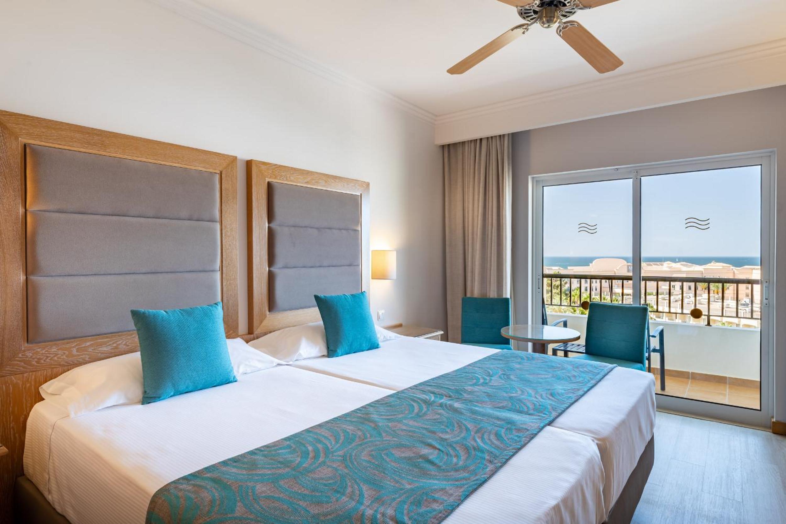 Standard Twin Room with Pool View - Photo 1