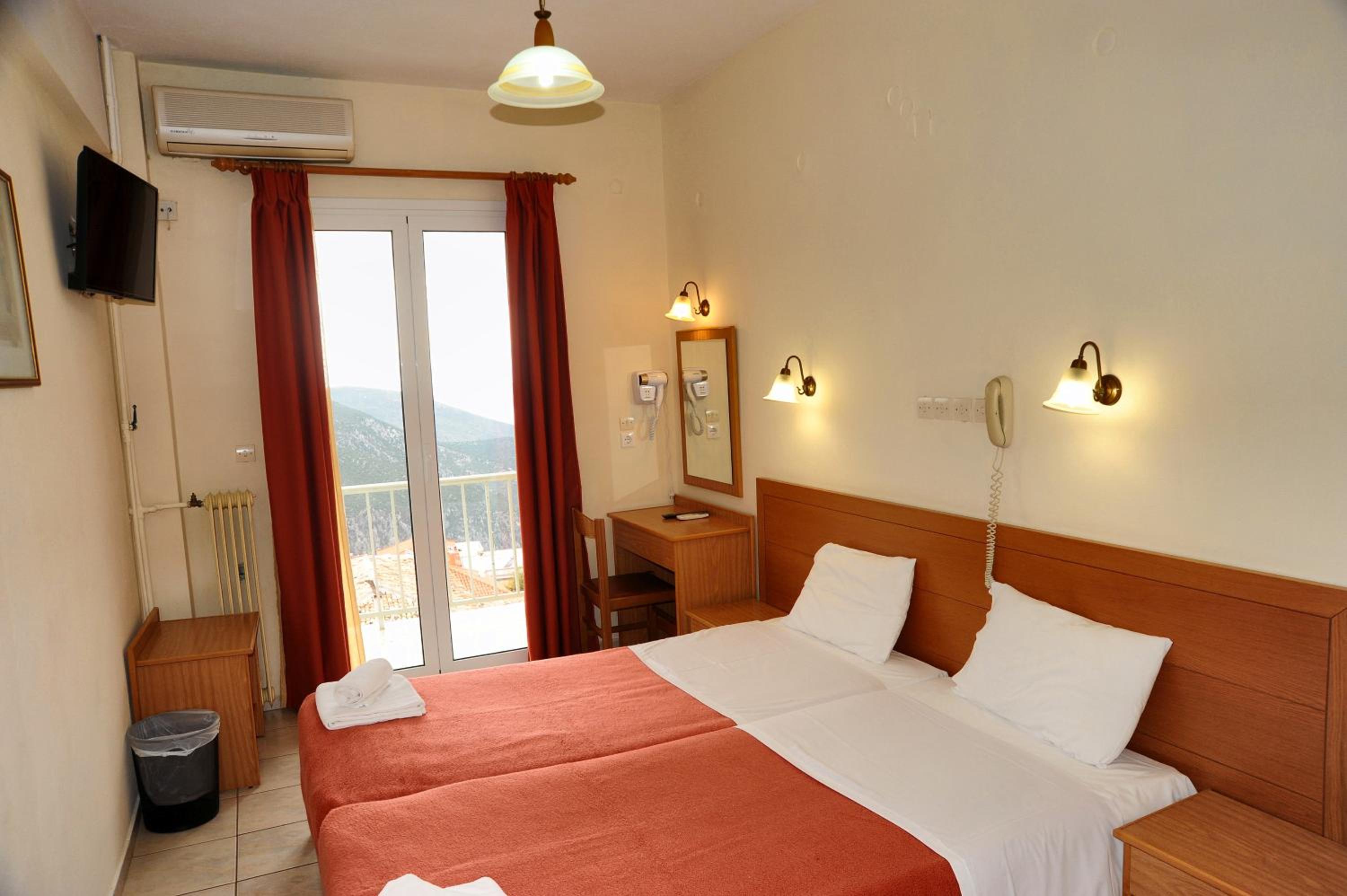 Standard Double or Twin Room with View - Photo 4
