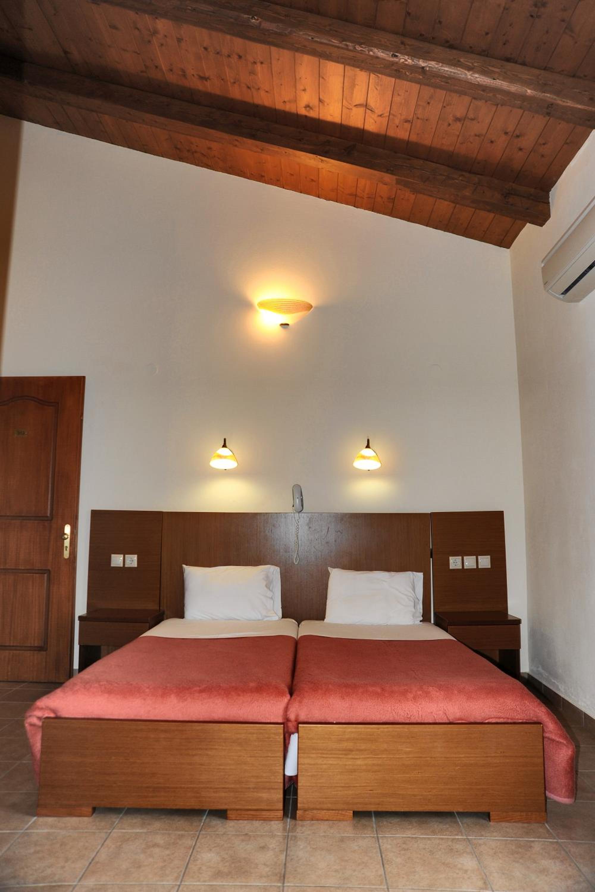Standard Double or Twin Room - Photo 11