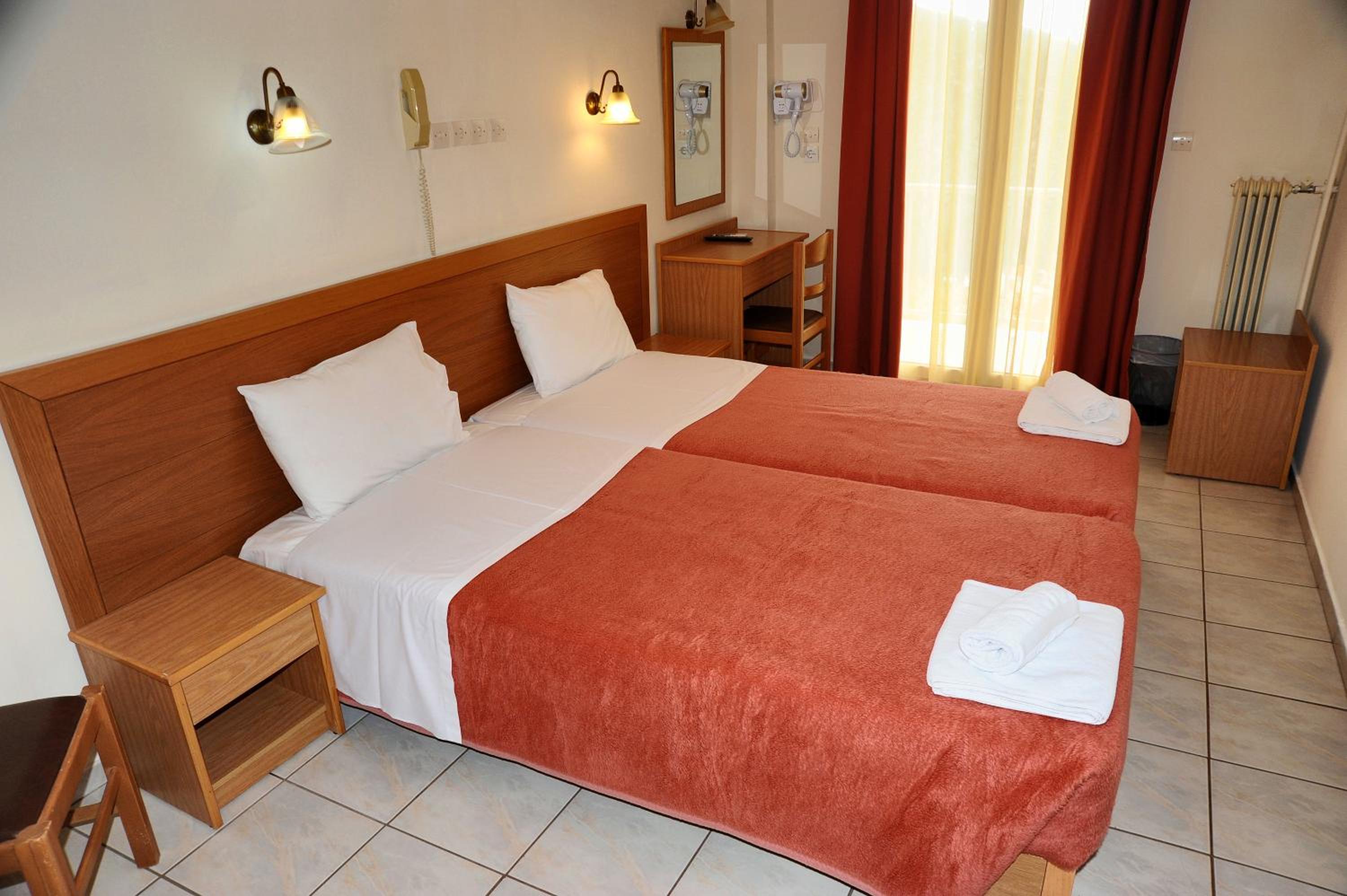 Standard Double or Twin Room with View - Photo 5
