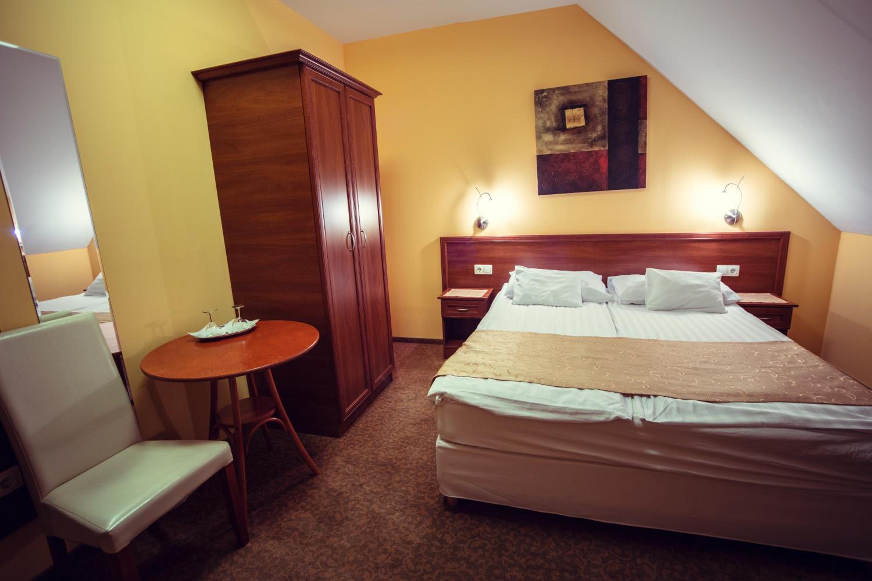 Standard Double Room - Photo 3