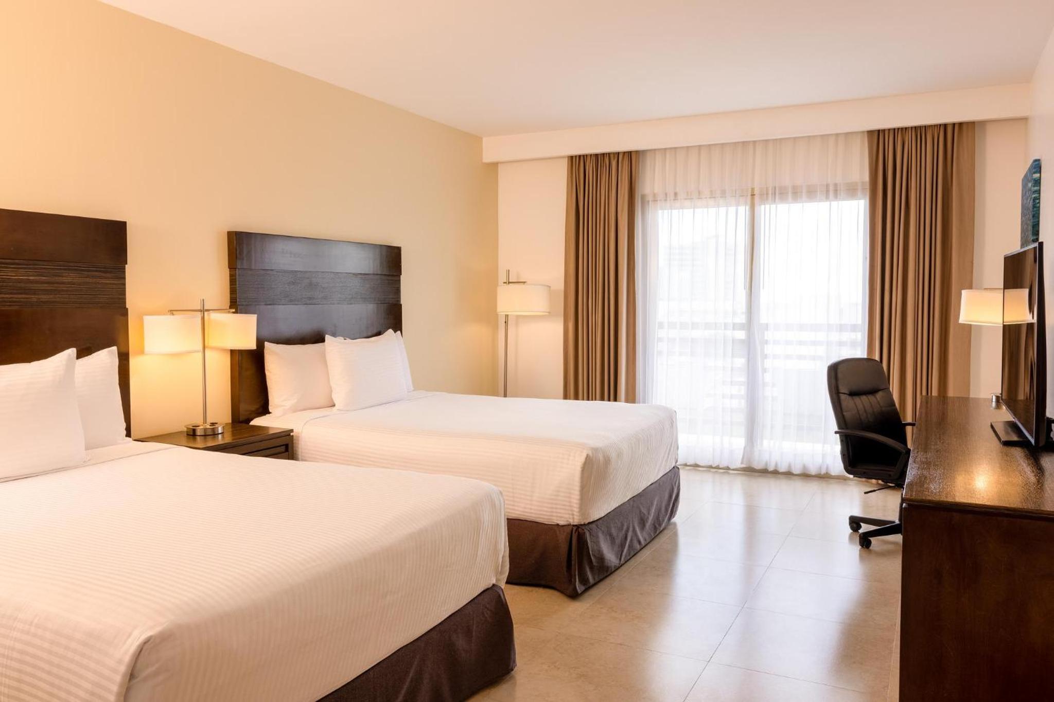 Queen Room with Two Queen Beds - Mobility Access/Non-Smoking photo 2